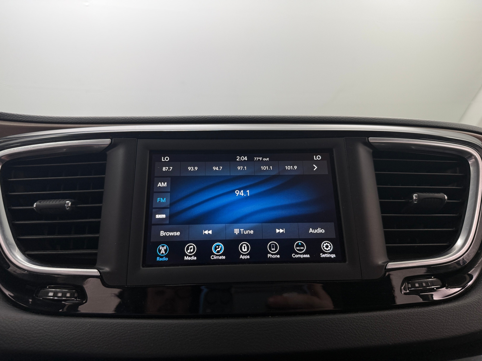 Thumbnail: 2018 Chrysler Pacifica - 4