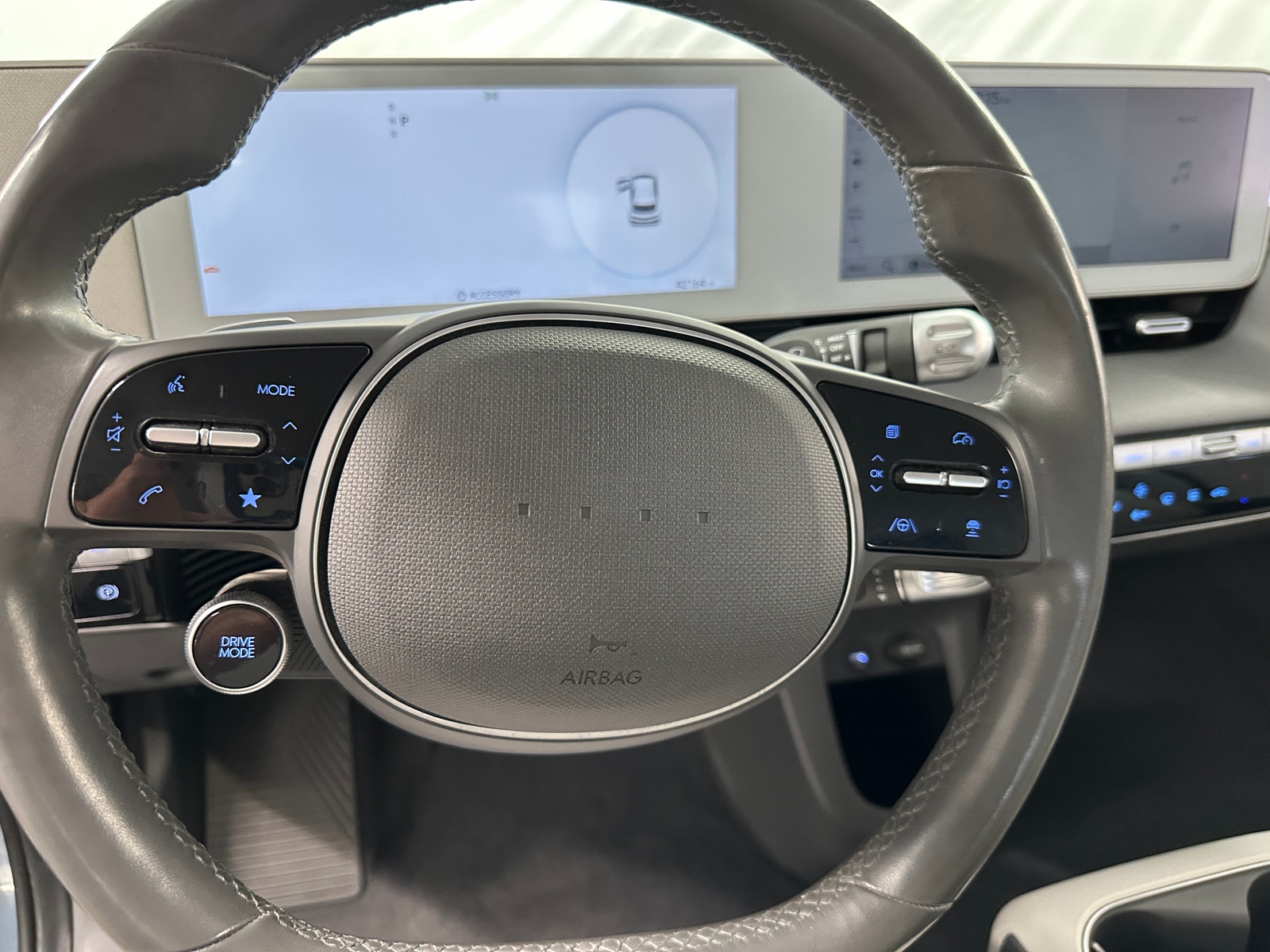 Thumbnail: 2022 Hyundai Ioniq 5 - 4