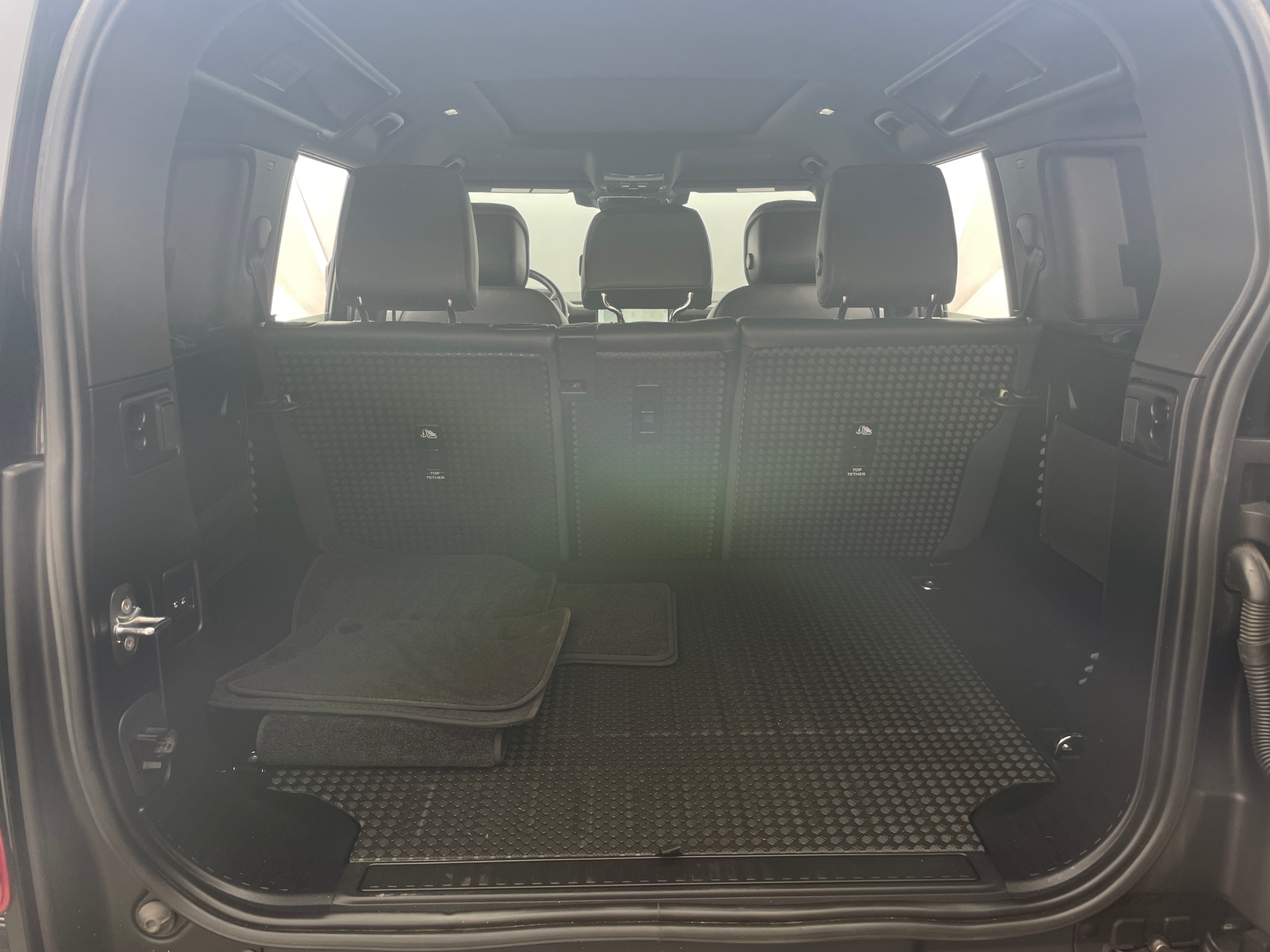 Thumbnail: 2023 Land Rover Defender - 6