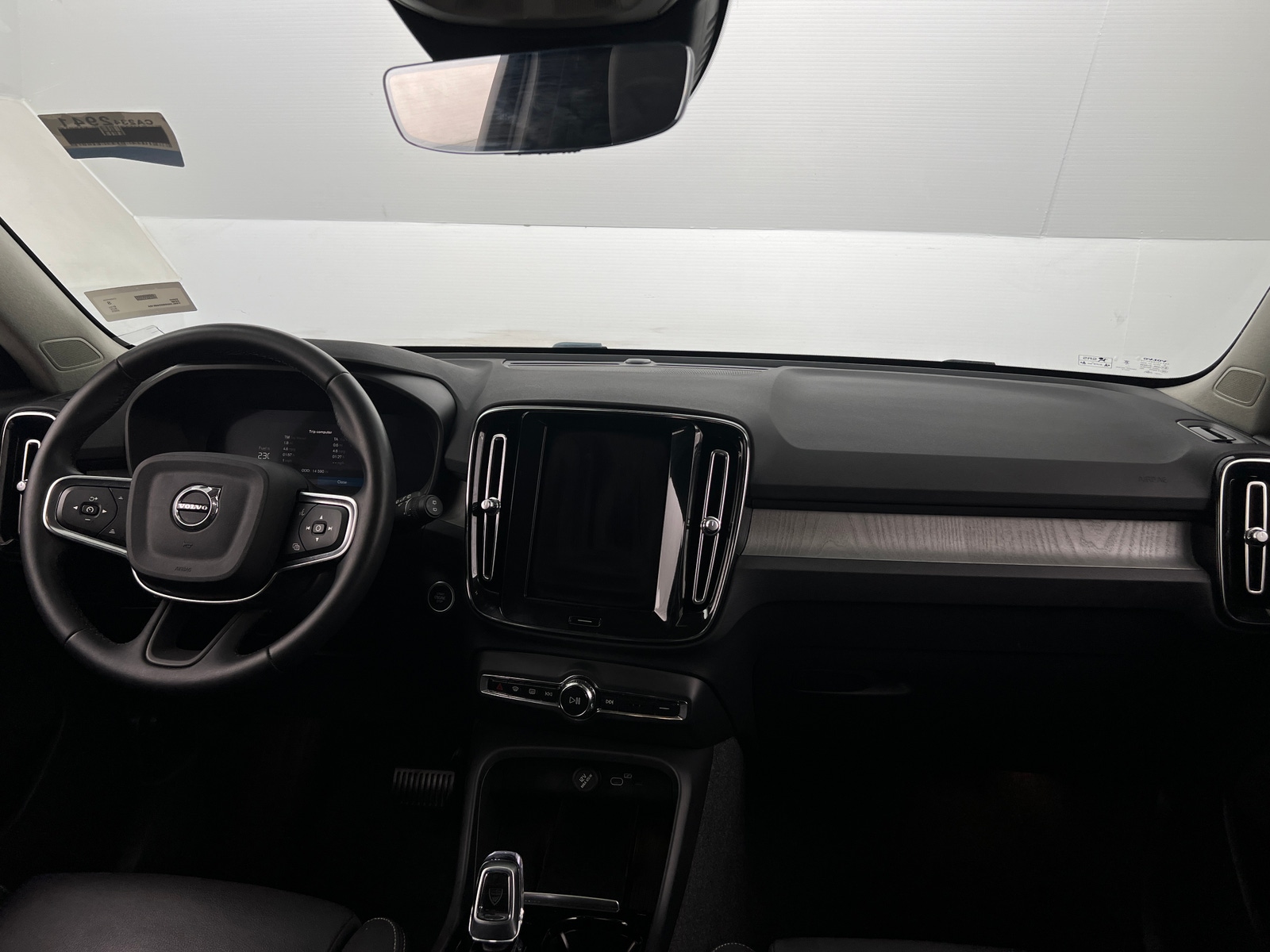 Thumbnail: 2025 Volvo XC40 - 2