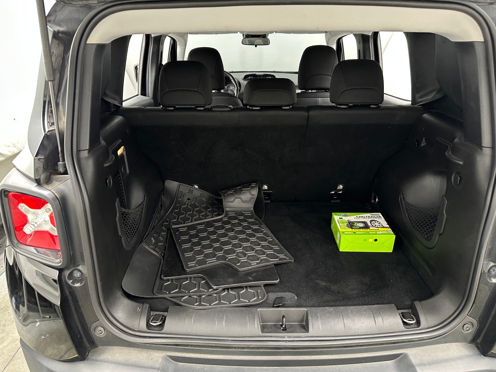 Thumbnail: 2018 Jeep Renegade - 7
