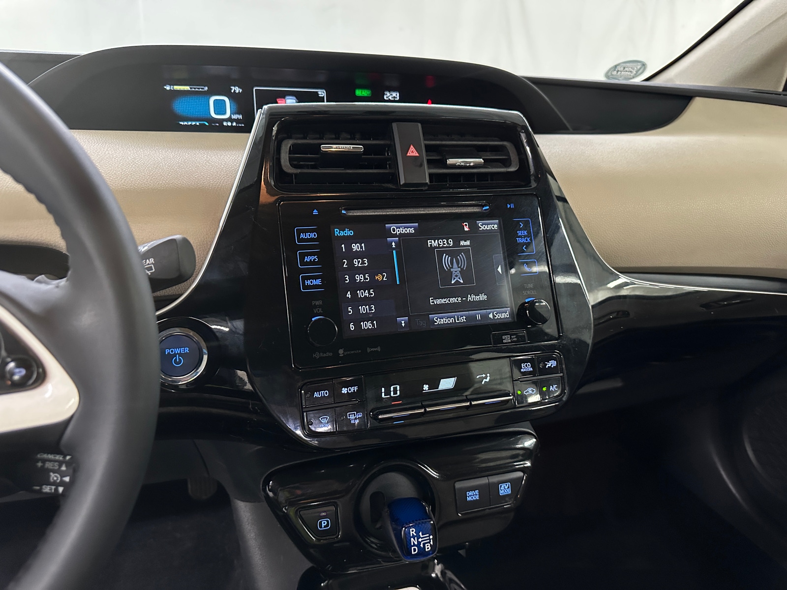 Thumbnail: 2016 Toyota Prius - 4