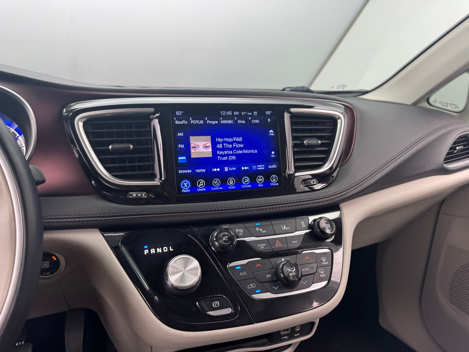 Thumbnail: 2017 Chrysler Pacifica - 3