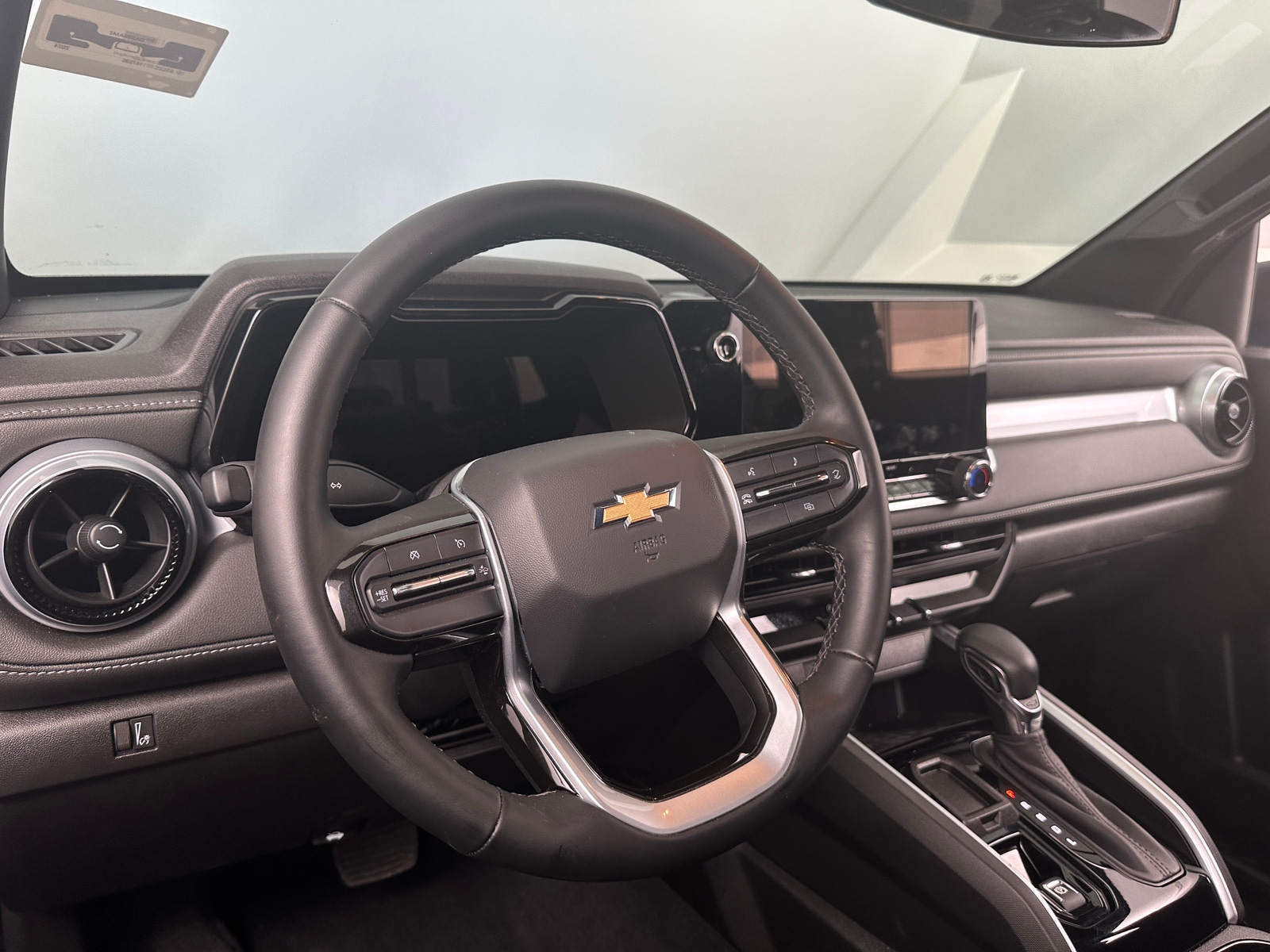 Thumbnail: 2024 Chevrolet Colorado - 5