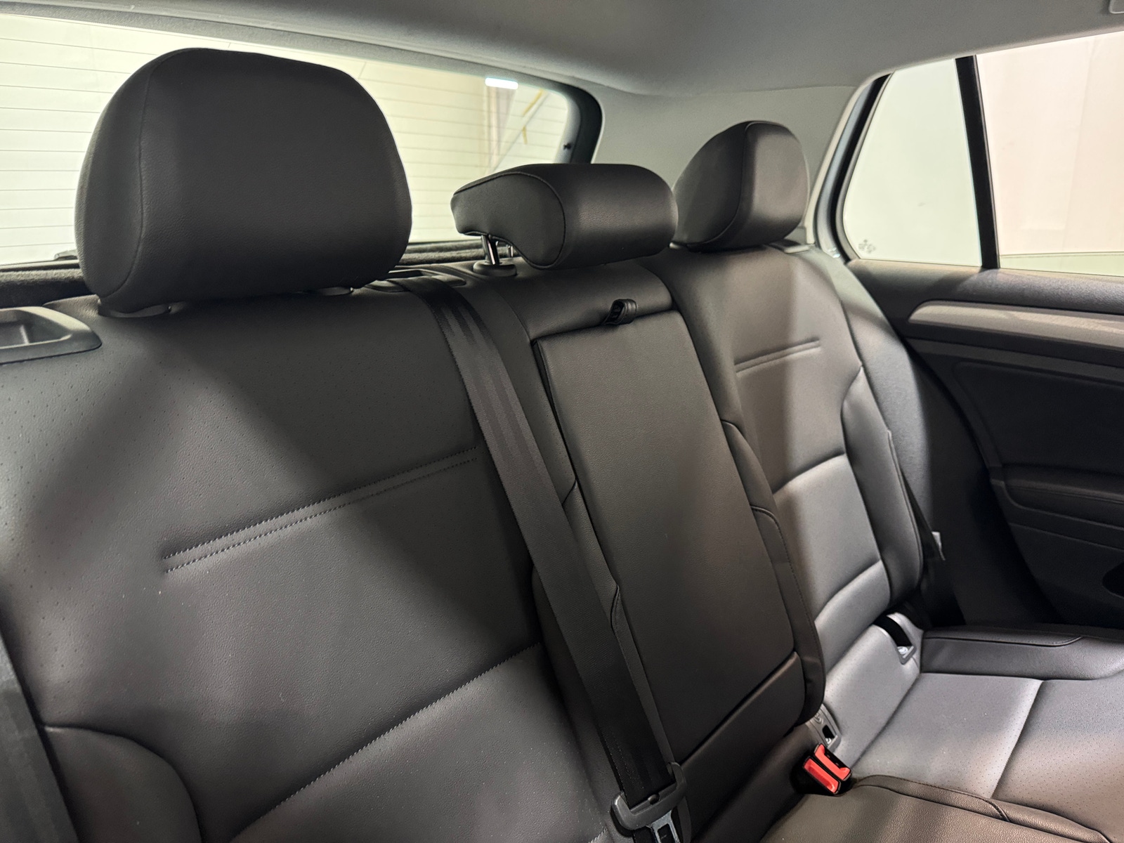 Thumbnail: 2015 Volkswagen e-Golf - 5