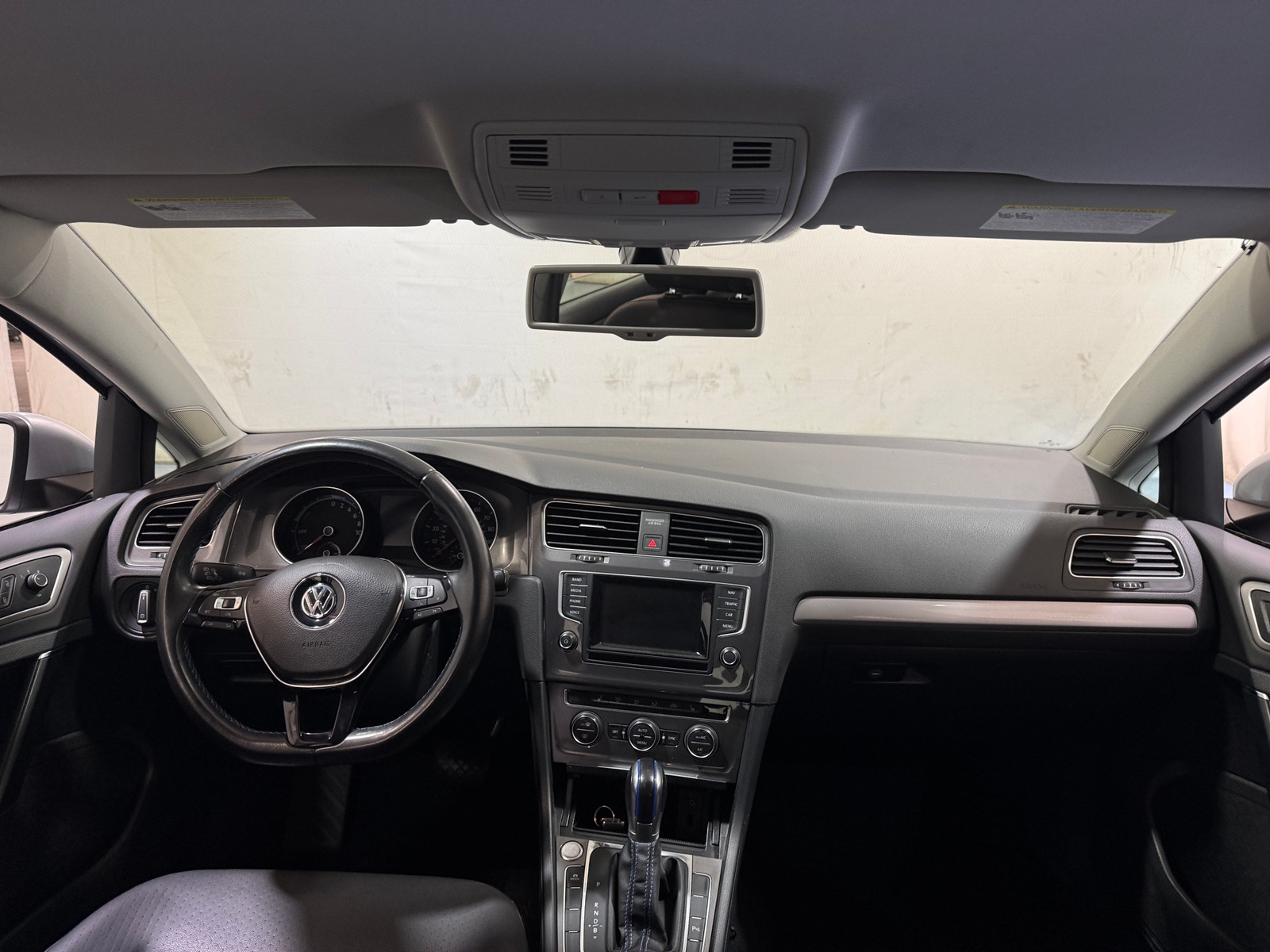 Thumbnail: 2015 Volkswagen e-Golf - 2