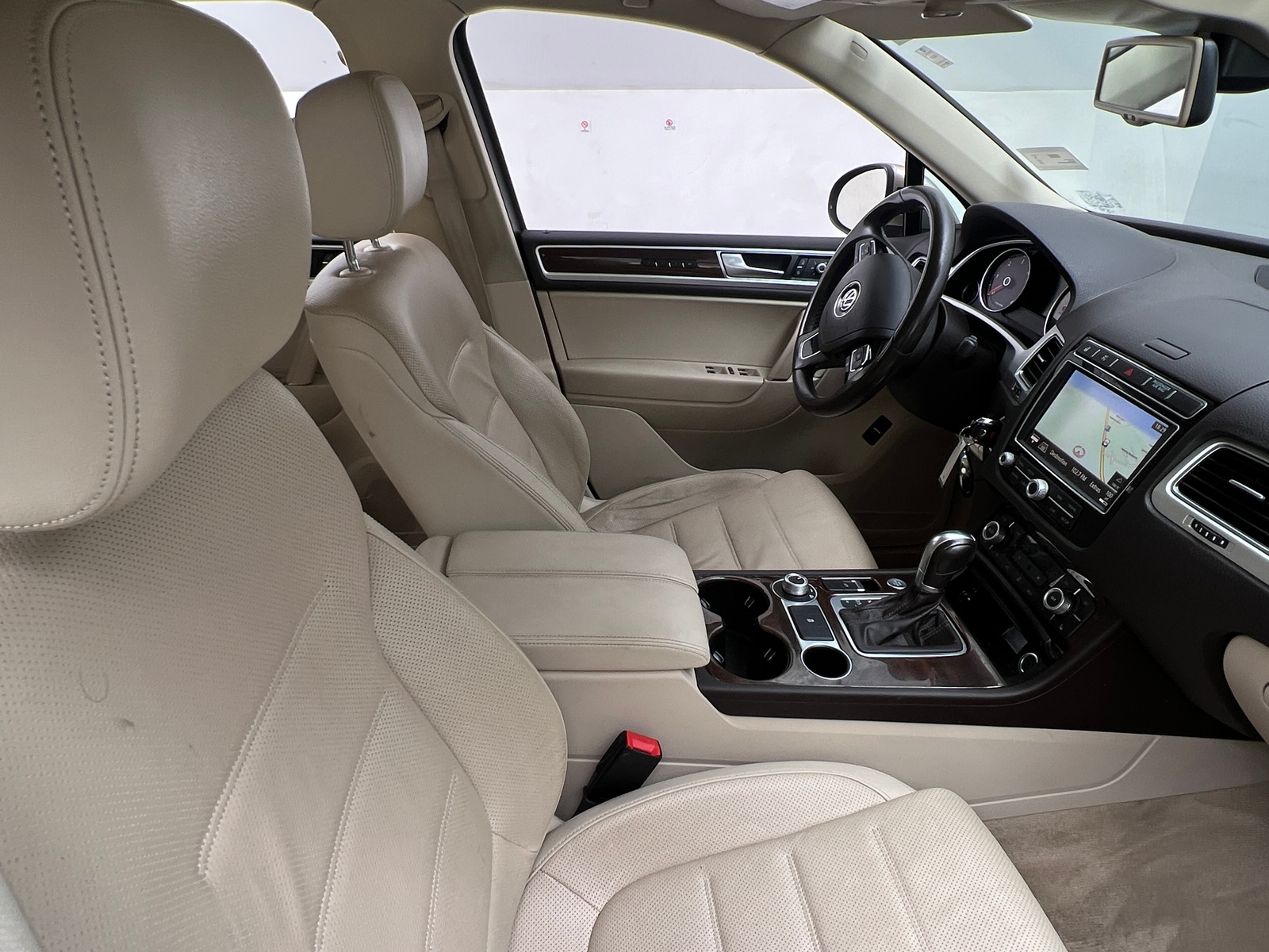 Thumbnail: 2016 Volkswagen Touareg - 2