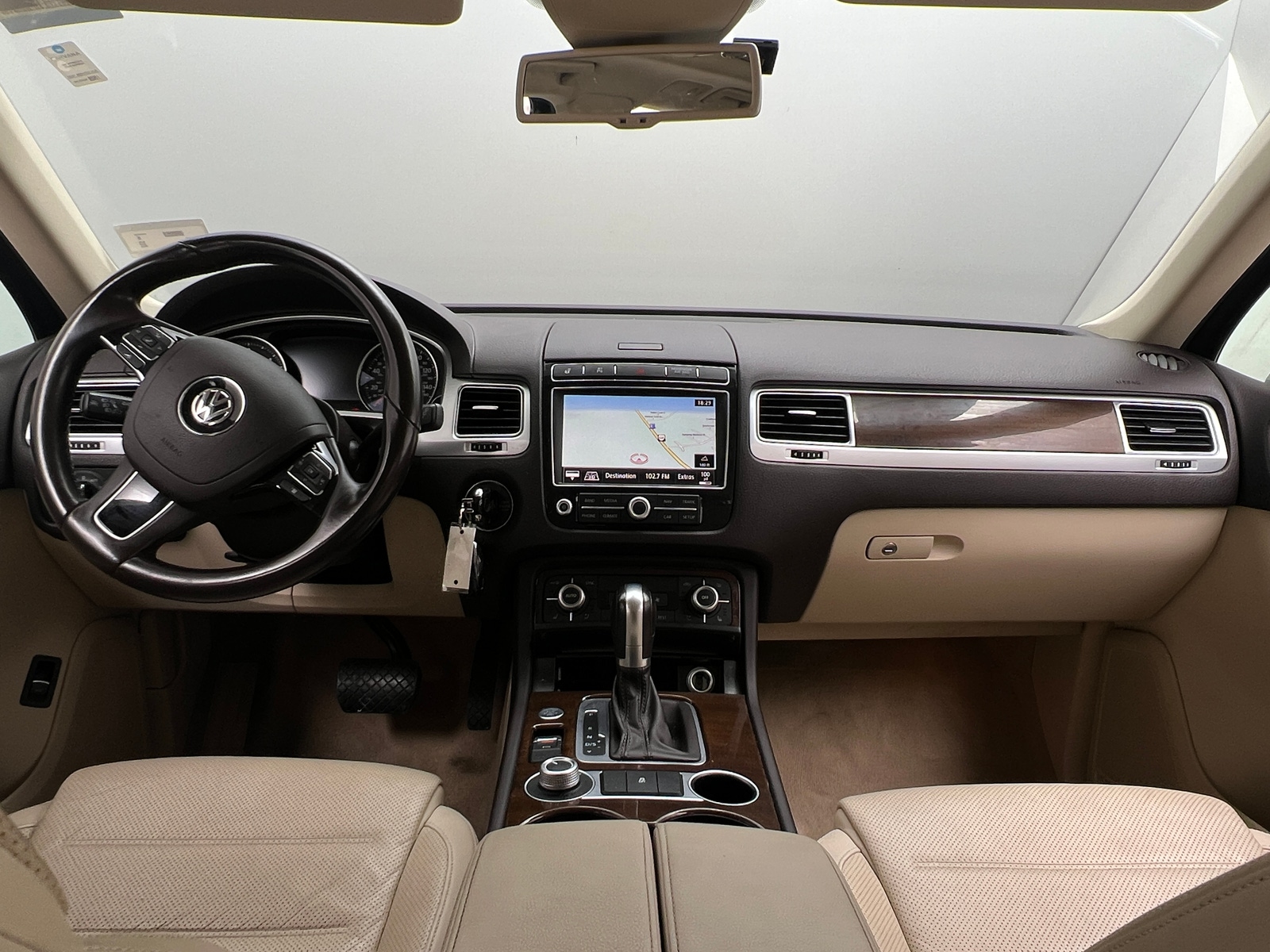 Thumbnail: 2016 Volkswagen Touareg - 3