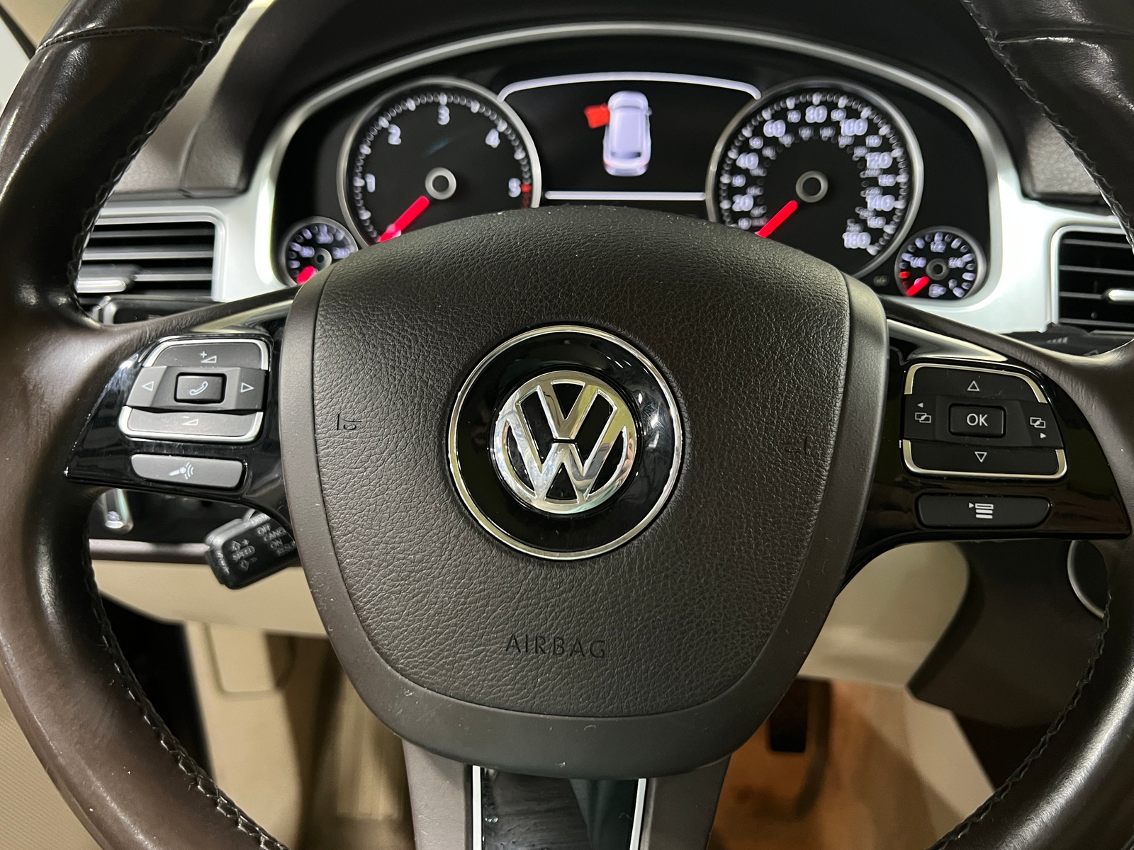 Thumbnail: 2016 Volkswagen Touareg - 5