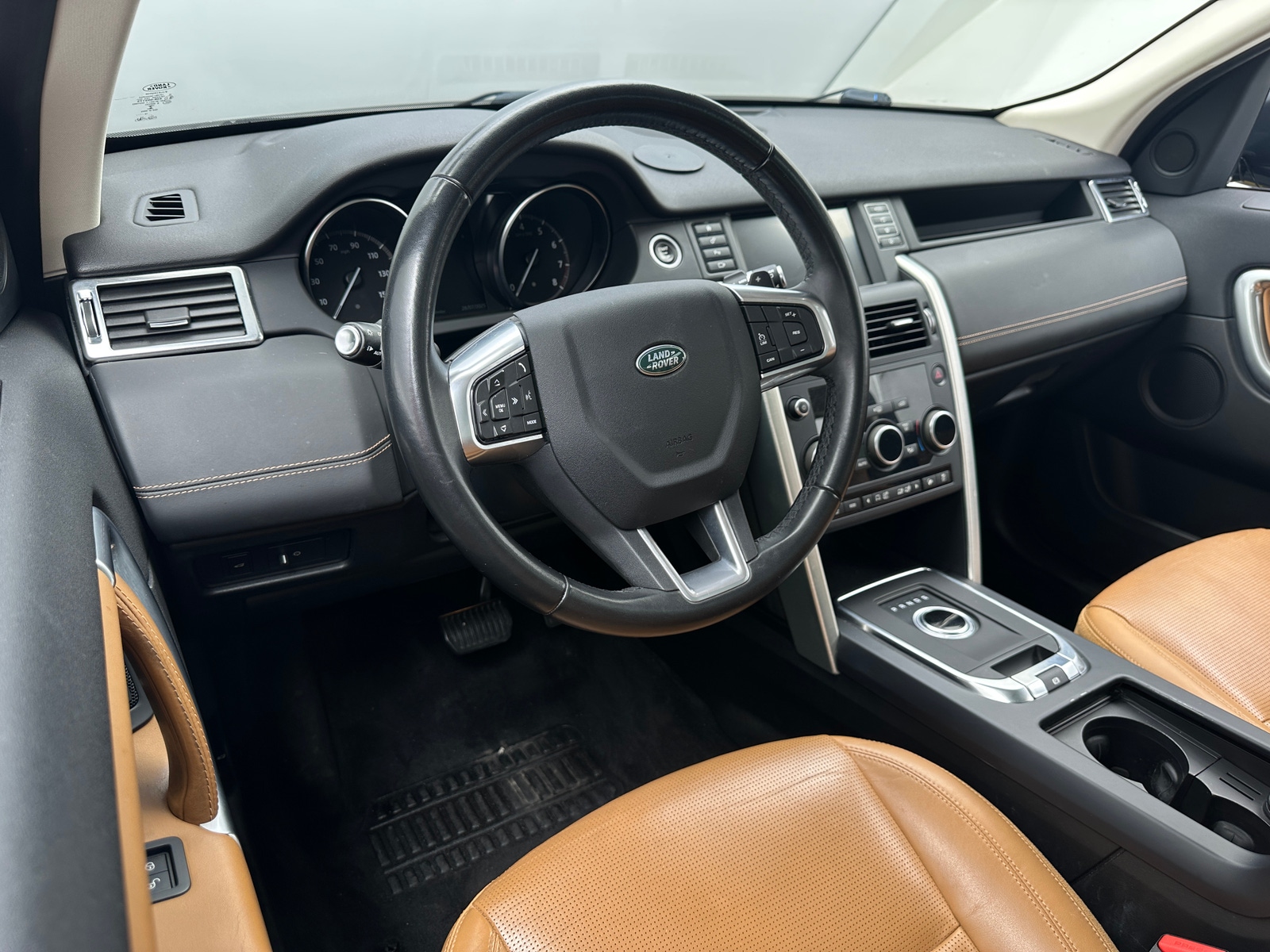 Thumbnail: 2019 Land Rover Discovery Sport - 2