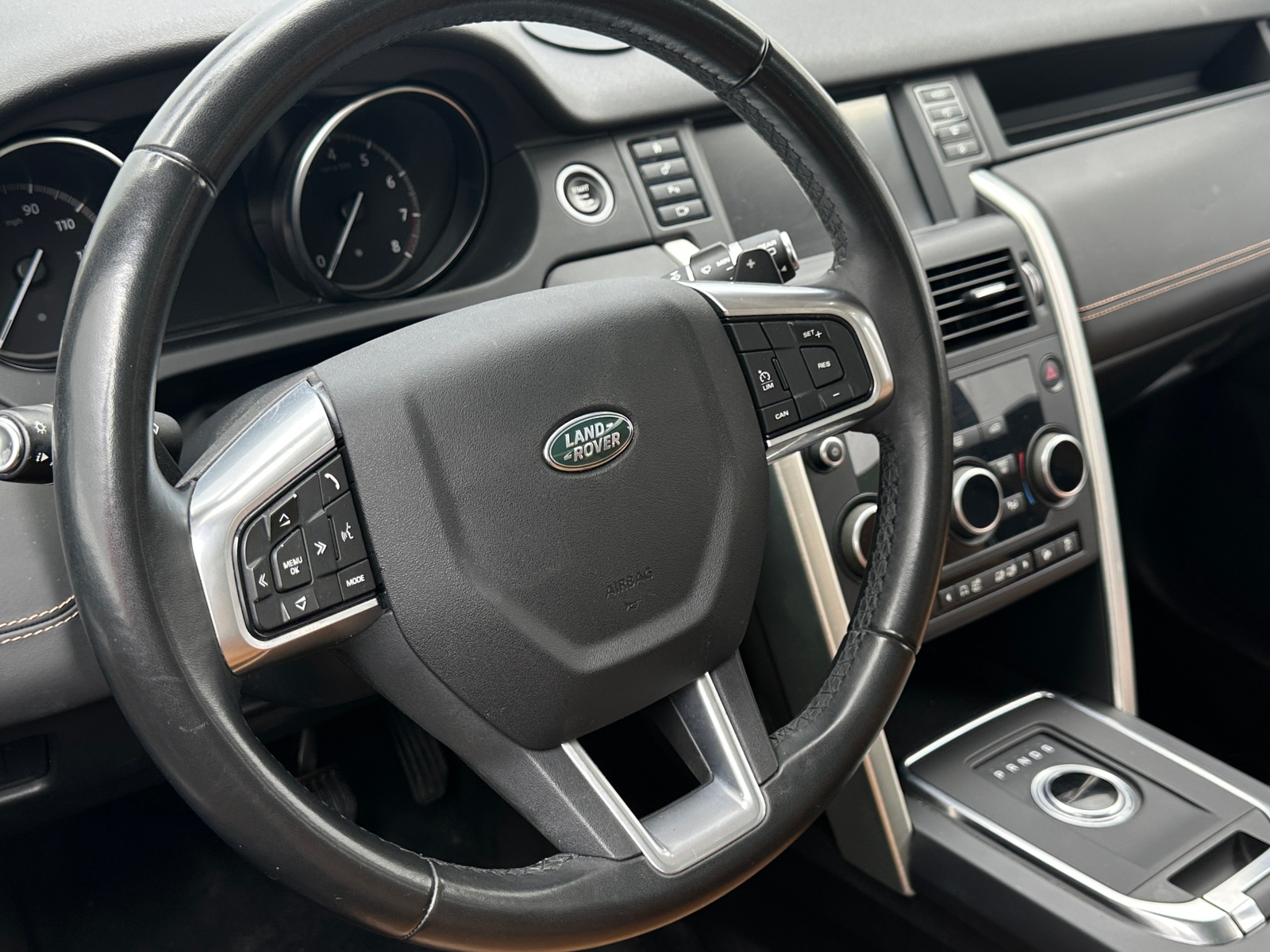 Thumbnail: 2019 Land Rover Discovery Sport - 4