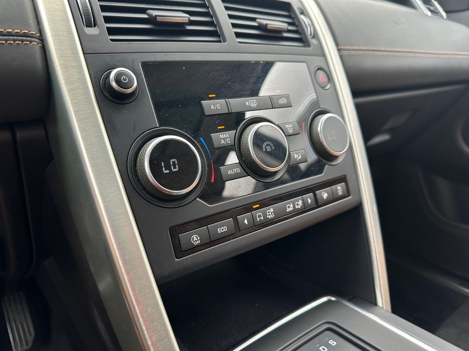 Thumbnail: 2019 Land Rover Discovery Sport - 3