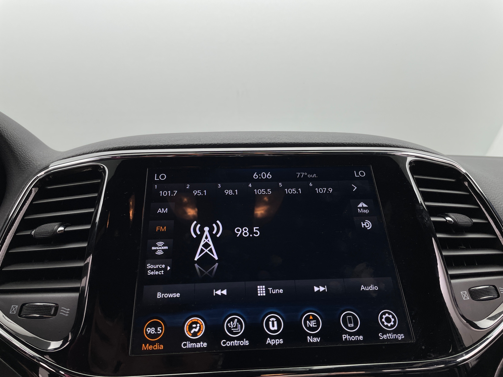 Thumbnail: 2021 Jeep Grand Cherokee - 4