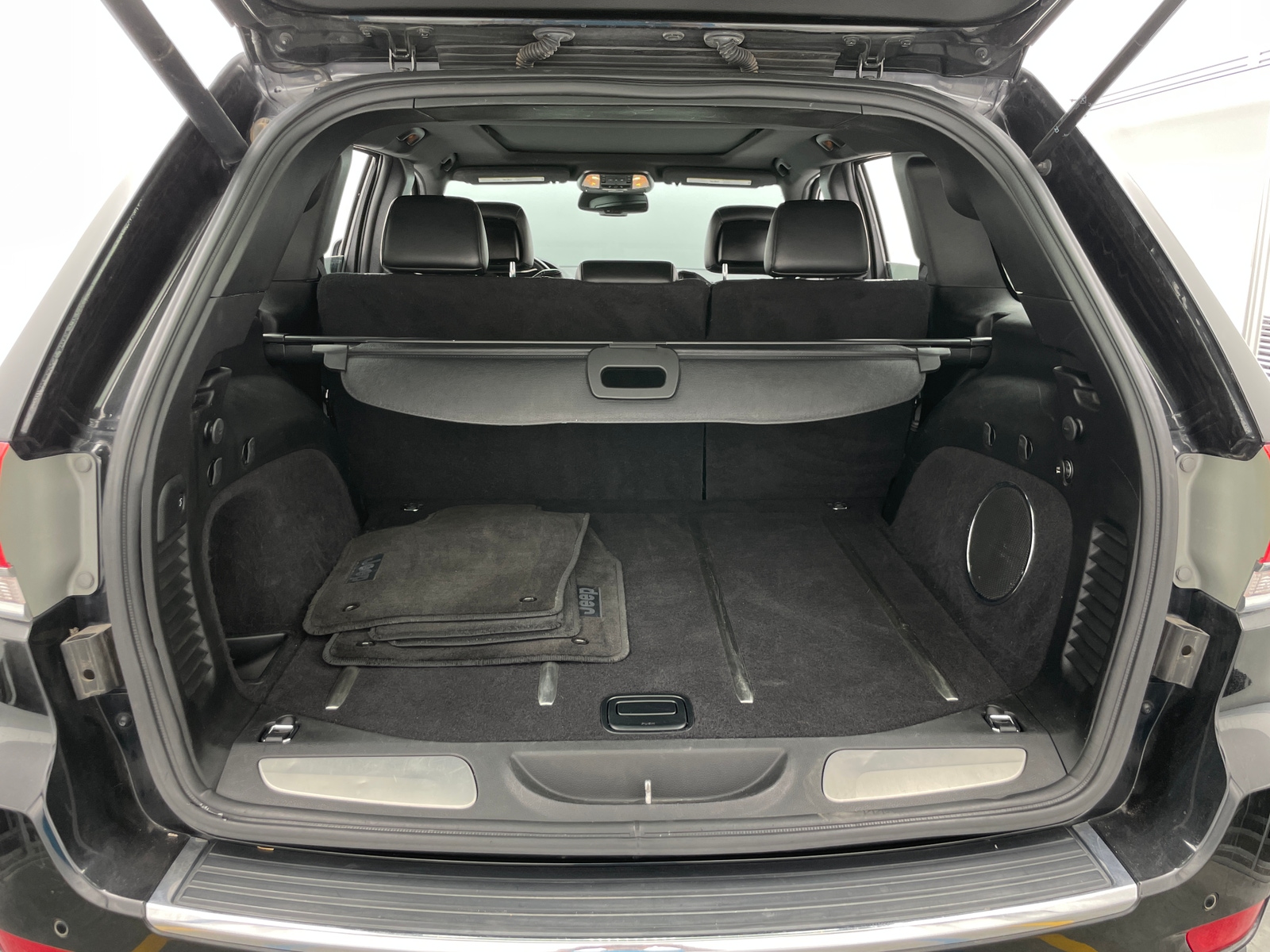Thumbnail: 2015 Jeep Grand Cherokee - 6