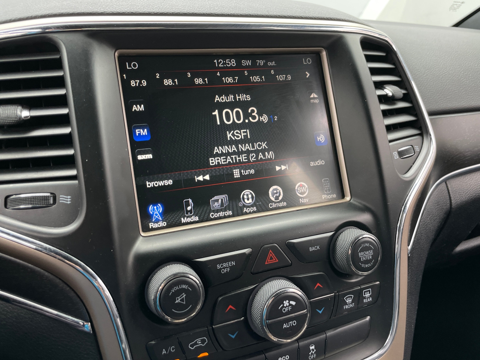 Thumbnail: 2015 Jeep Grand Cherokee - 3