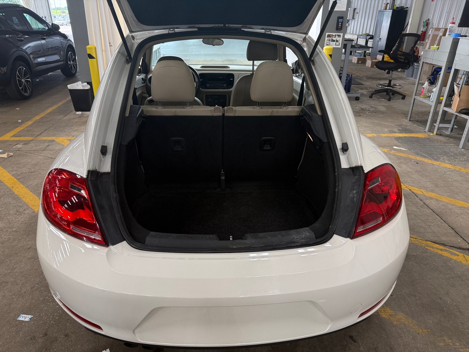Thumbnail: 2013 Volkswagen Beetle - 7