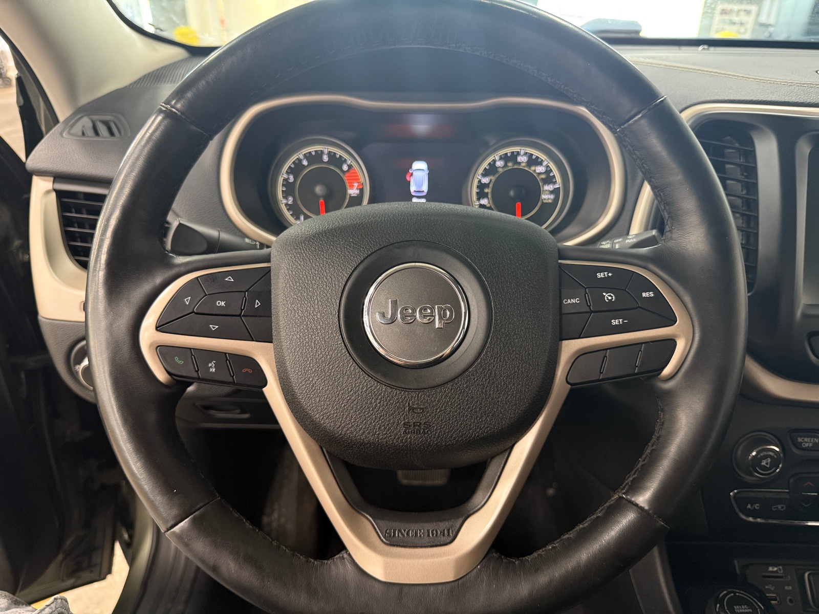 Thumbnail: 2018 Jeep Cherokee - 5