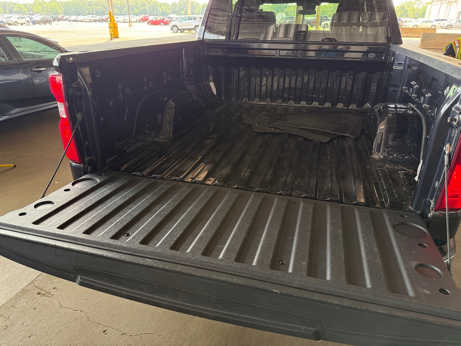 Thumbnail: 2022 Chevrolet Silverado 1500 - 7