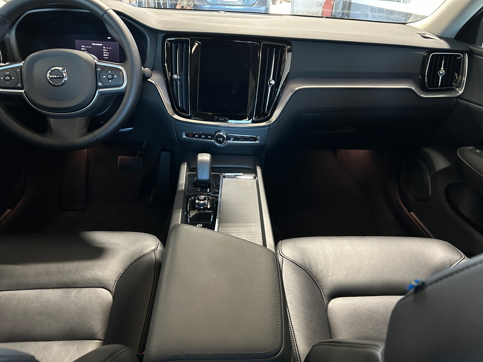 Thumbnail: 2025 Volvo S60 - 2
