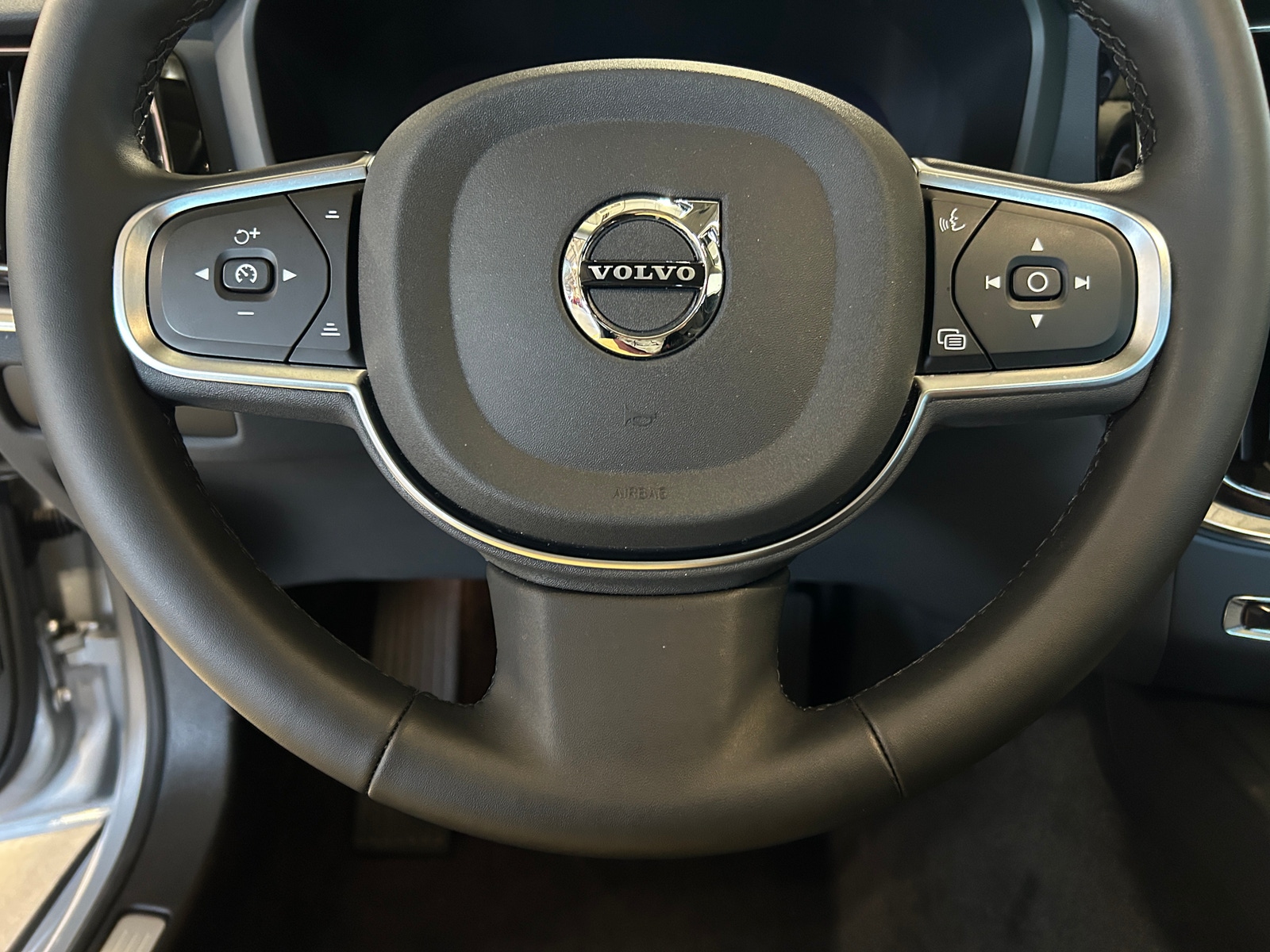Thumbnail: 2025 Volvo S60 - 4