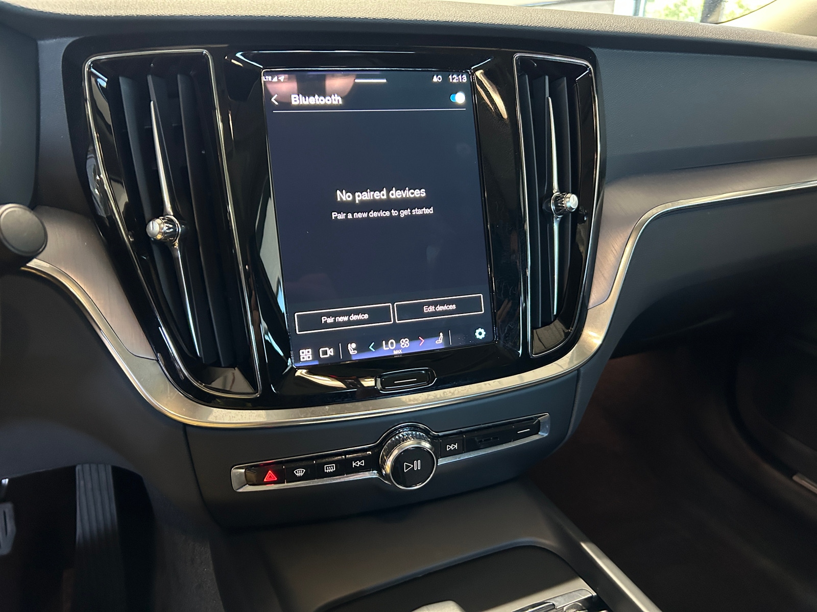 Thumbnail: 2025 Volvo S60 - 3