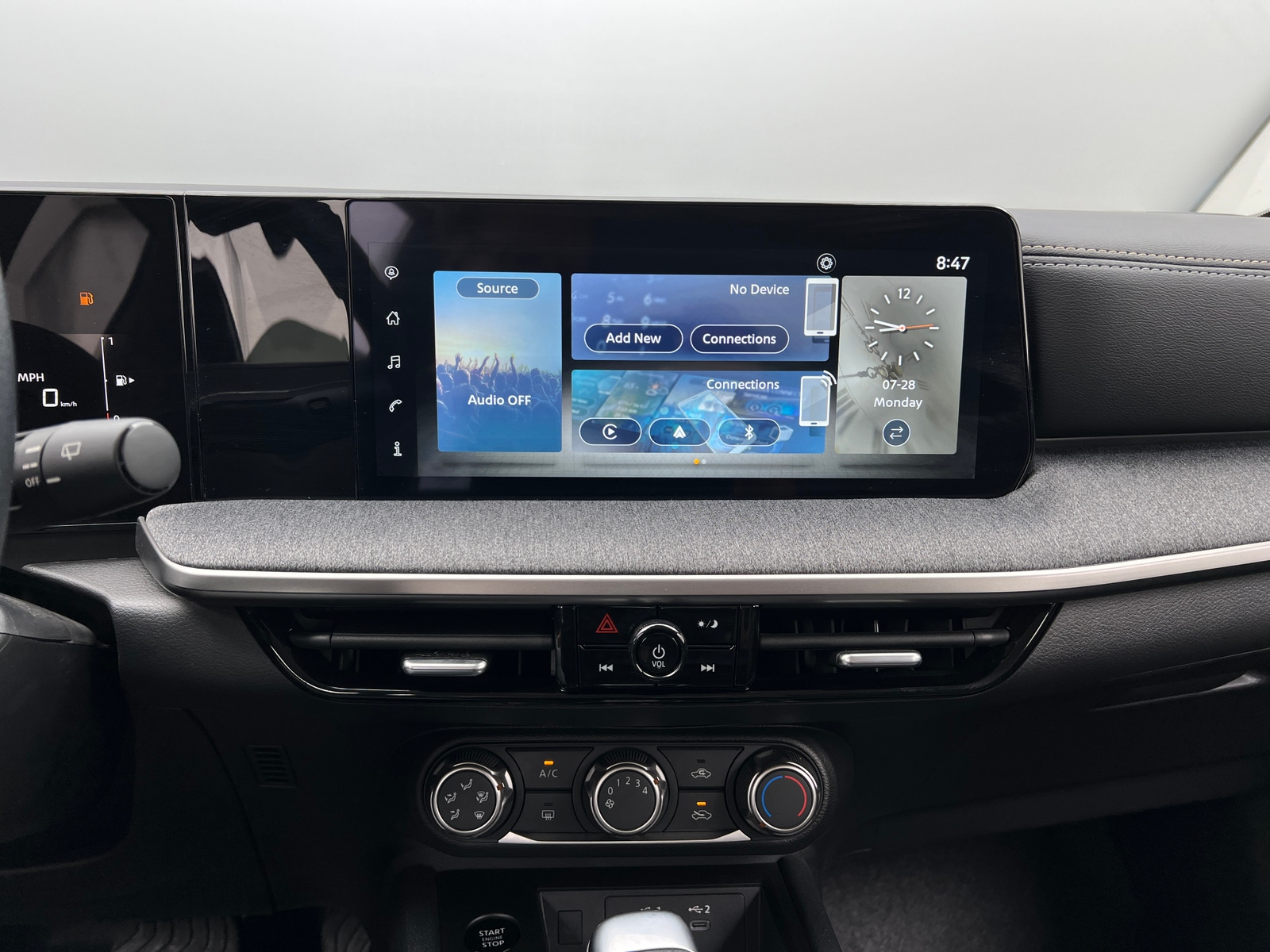Thumbnail: 2025 Nissan Kicks - 4