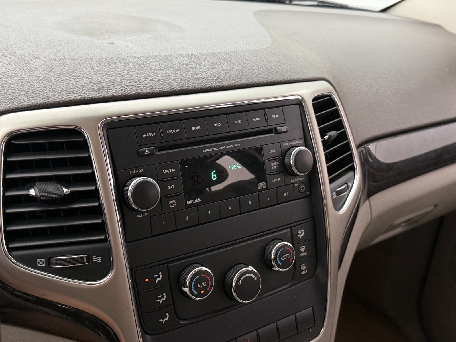 Thumbnail: 2012 Jeep Grand Cherokee - 4