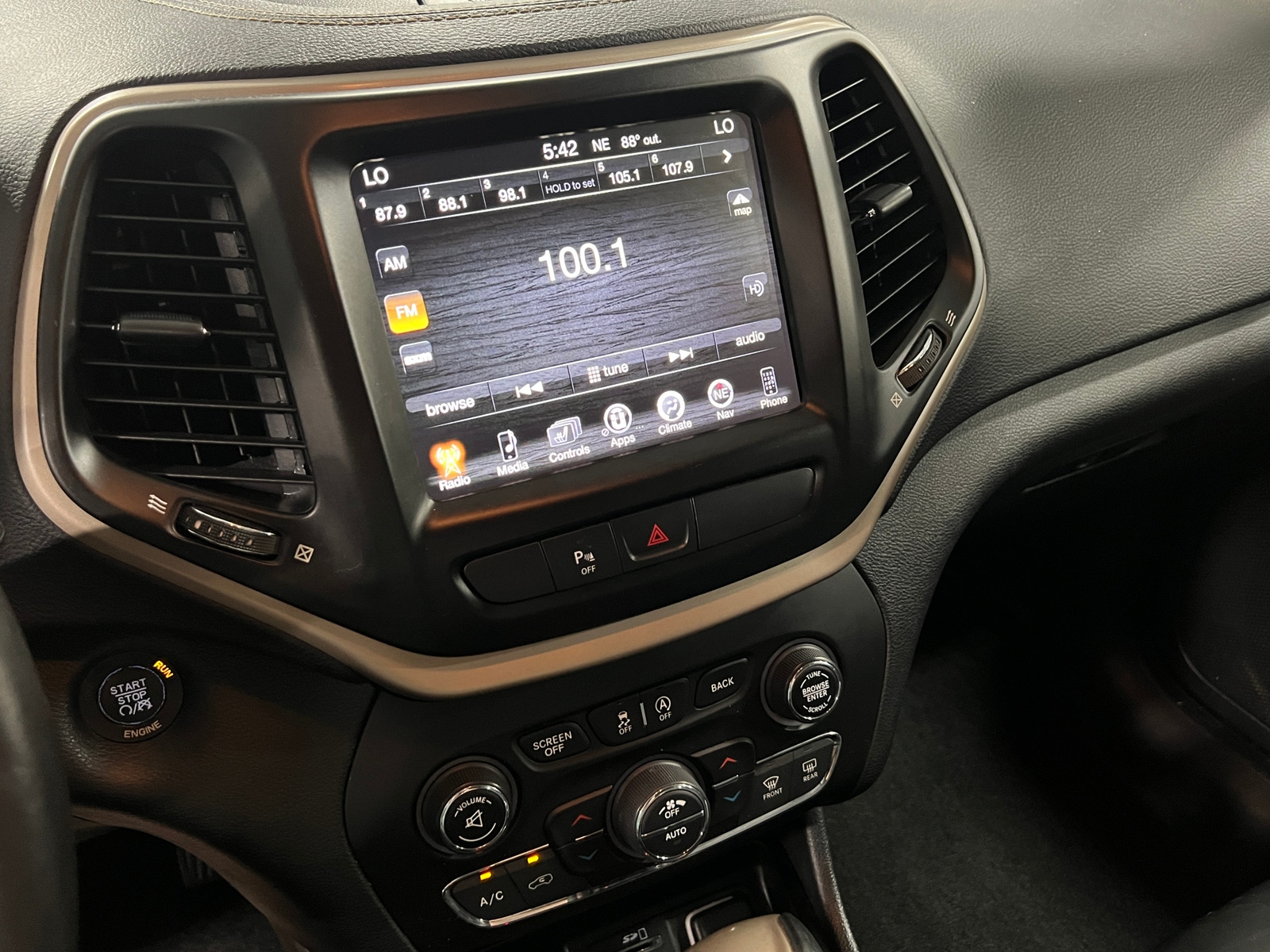 Thumbnail: 2016 Jeep Cherokee - 3