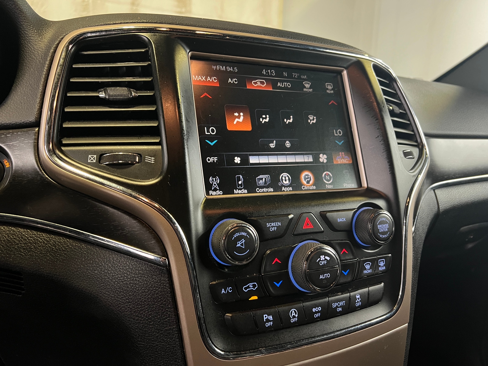 Thumbnail: 2017 Jeep Grand Cherokee - 3