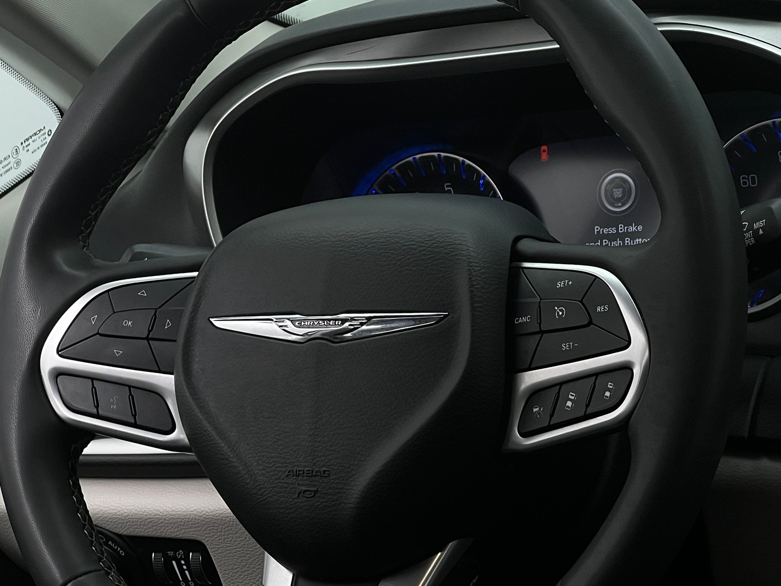 Thumbnail: 2022 Chrysler Pacifica - 4