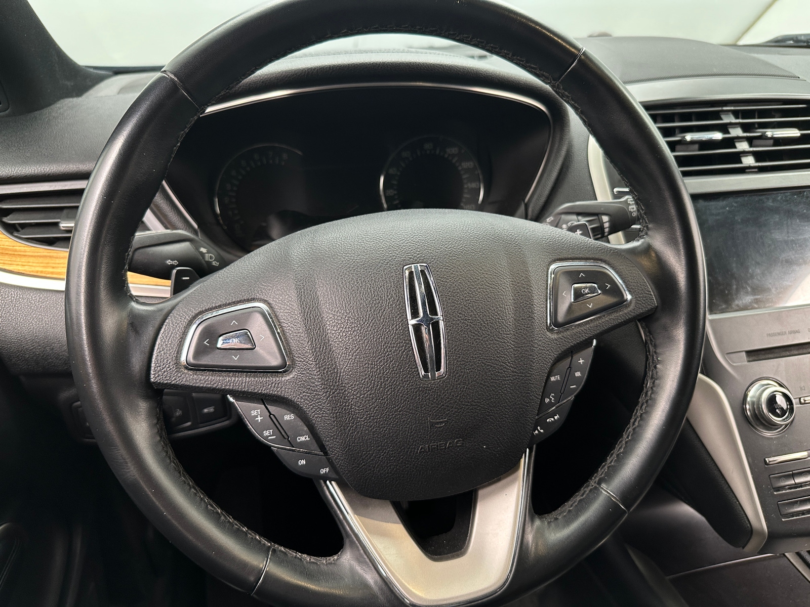 Thumbnail: 2016 Lincoln MKC - 4