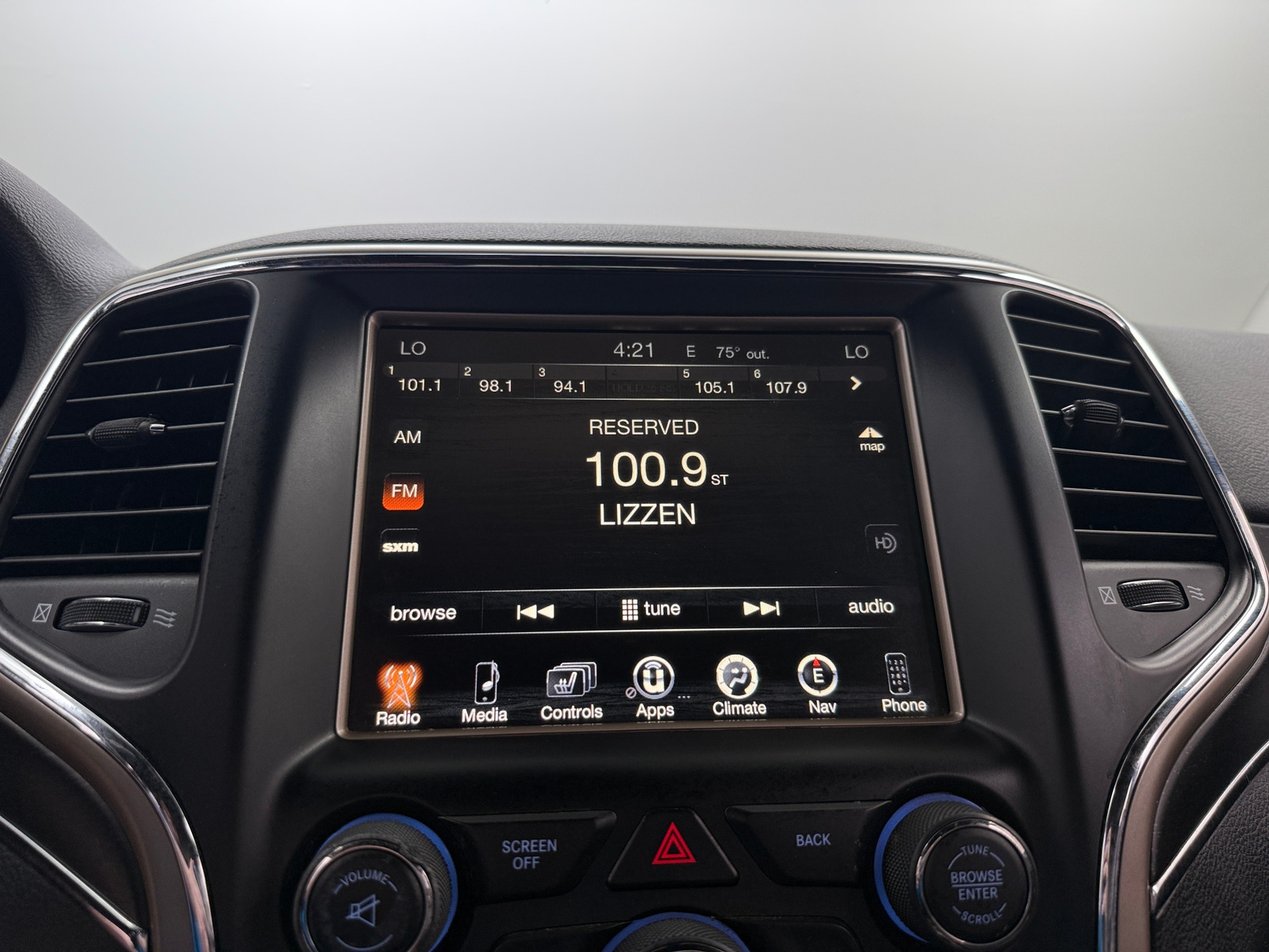 Thumbnail: 2015 Jeep Grand Cherokee - 3