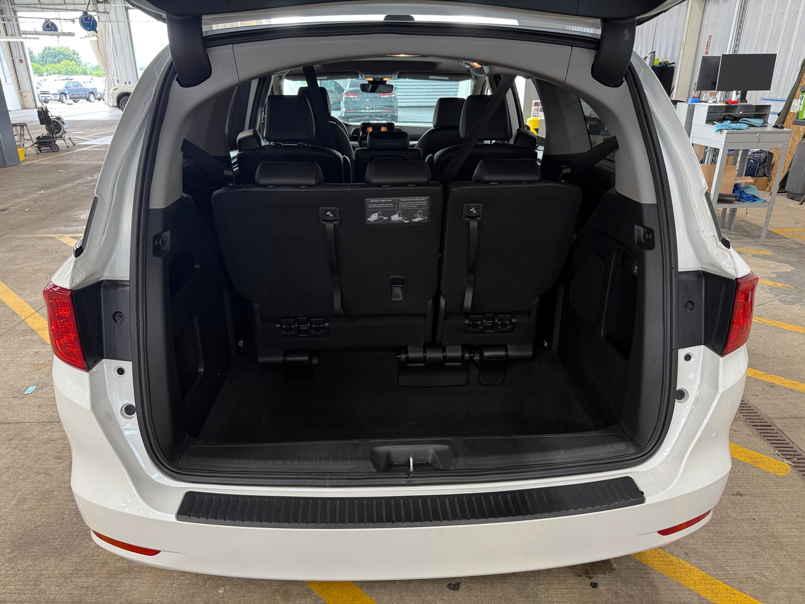 Thumbnail: 2023 Honda Odyssey - 6