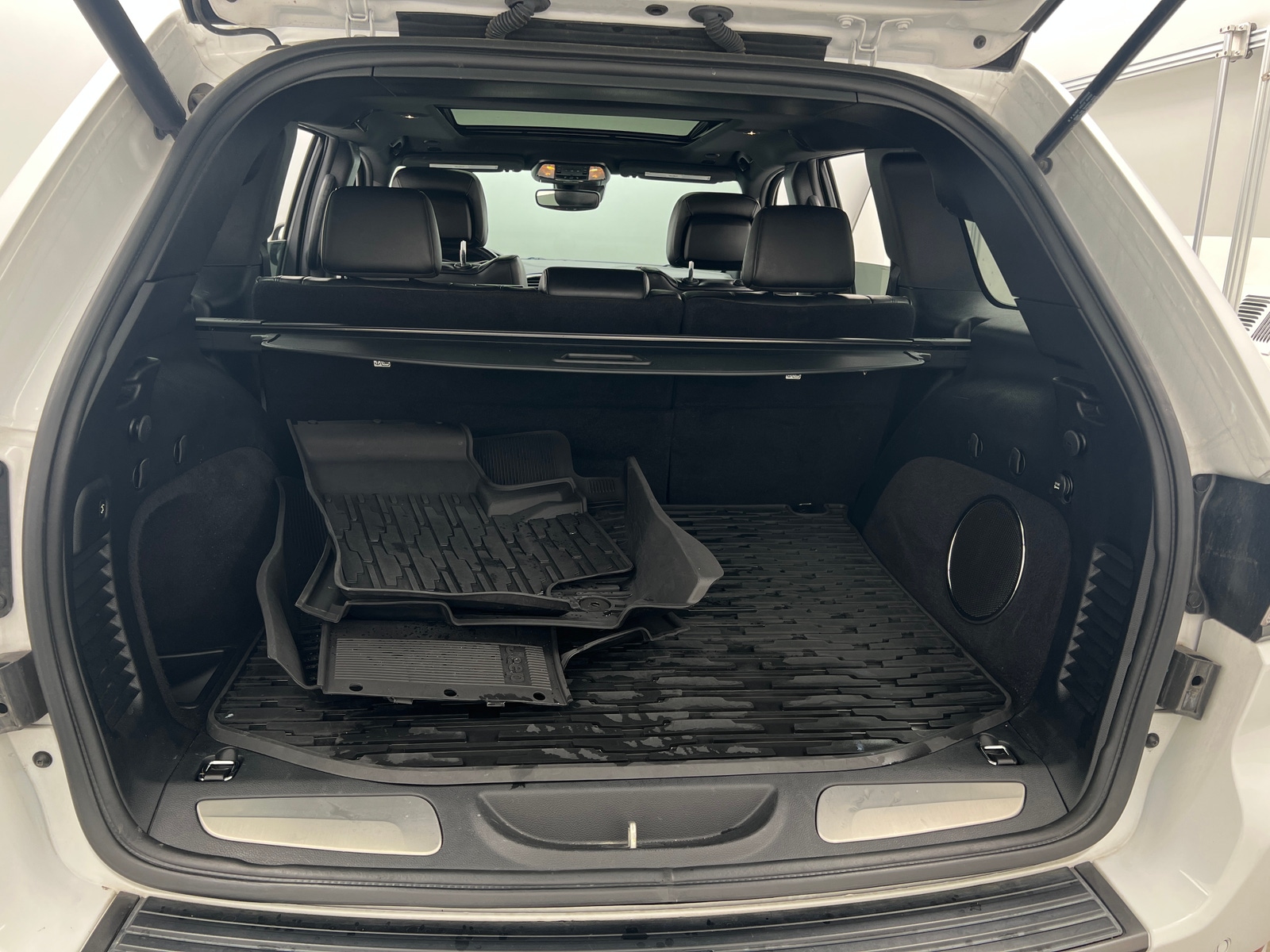 Thumbnail: 2020 Jeep Grand Cherokee - 6
