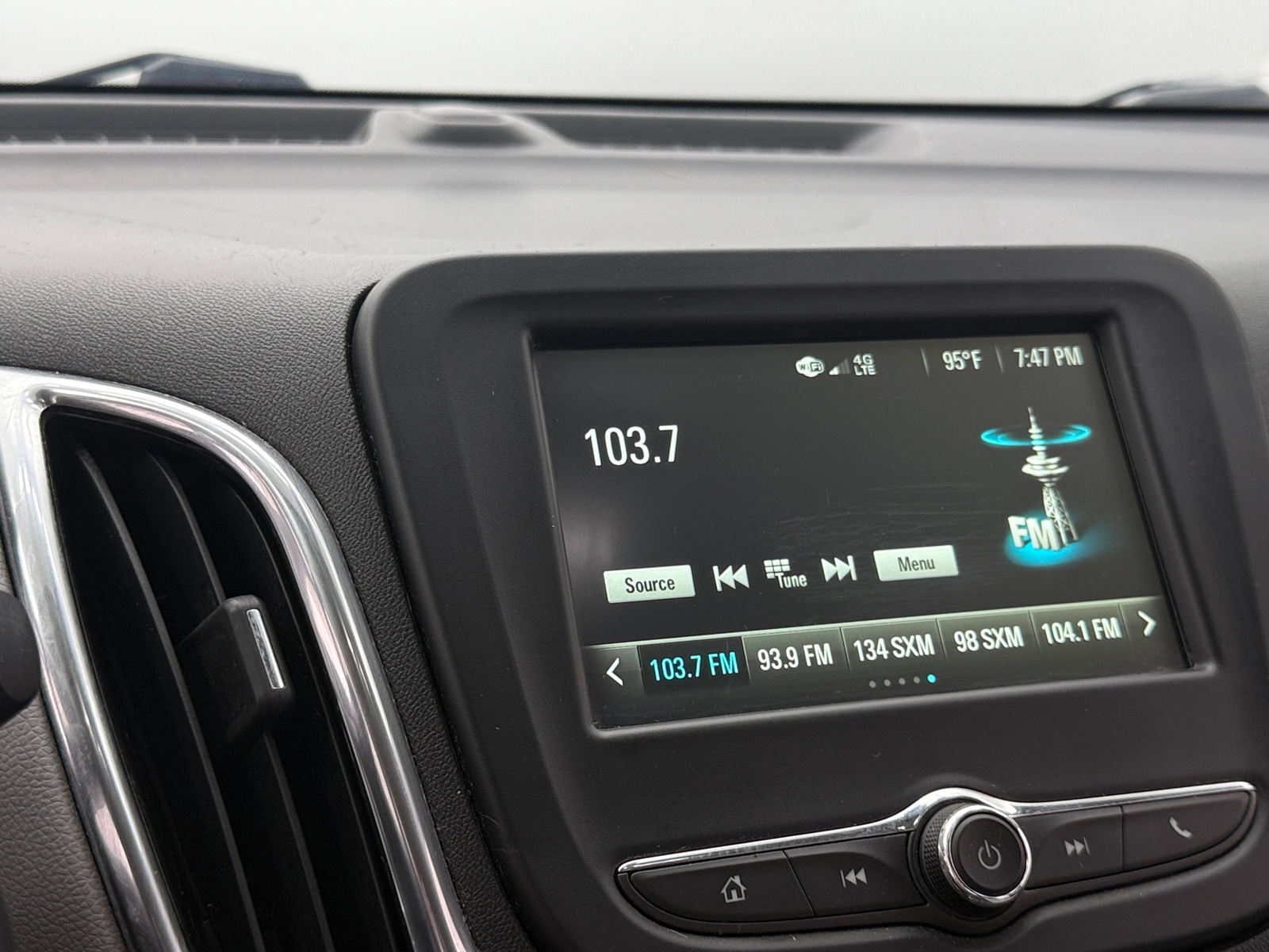 Thumbnail: 2018 Chevrolet Equinox - 4