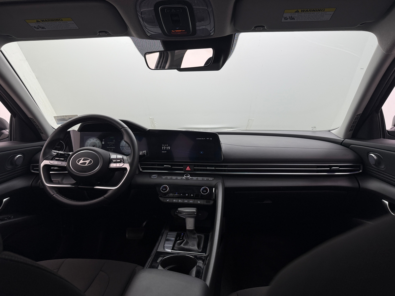 Thumbnail: 2024 Hyundai Elantra - 3