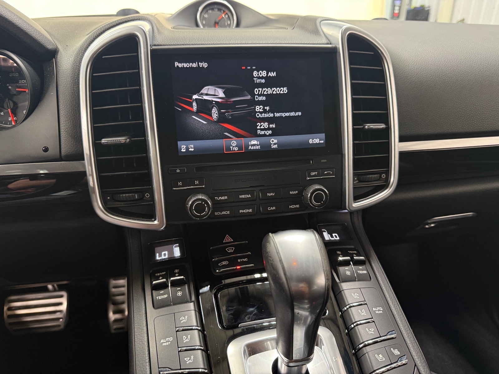 Thumbnail: 2017 Porsche Cayenne - 3