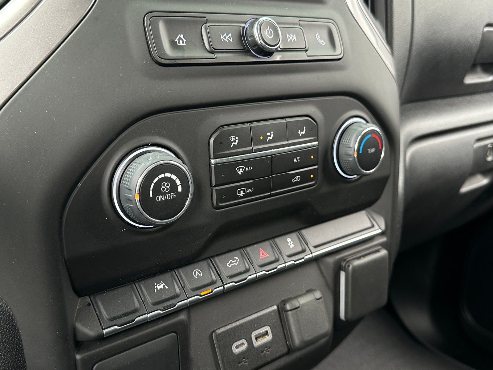 Thumbnail: 2024 Chevrolet Silverado 1500 - 4