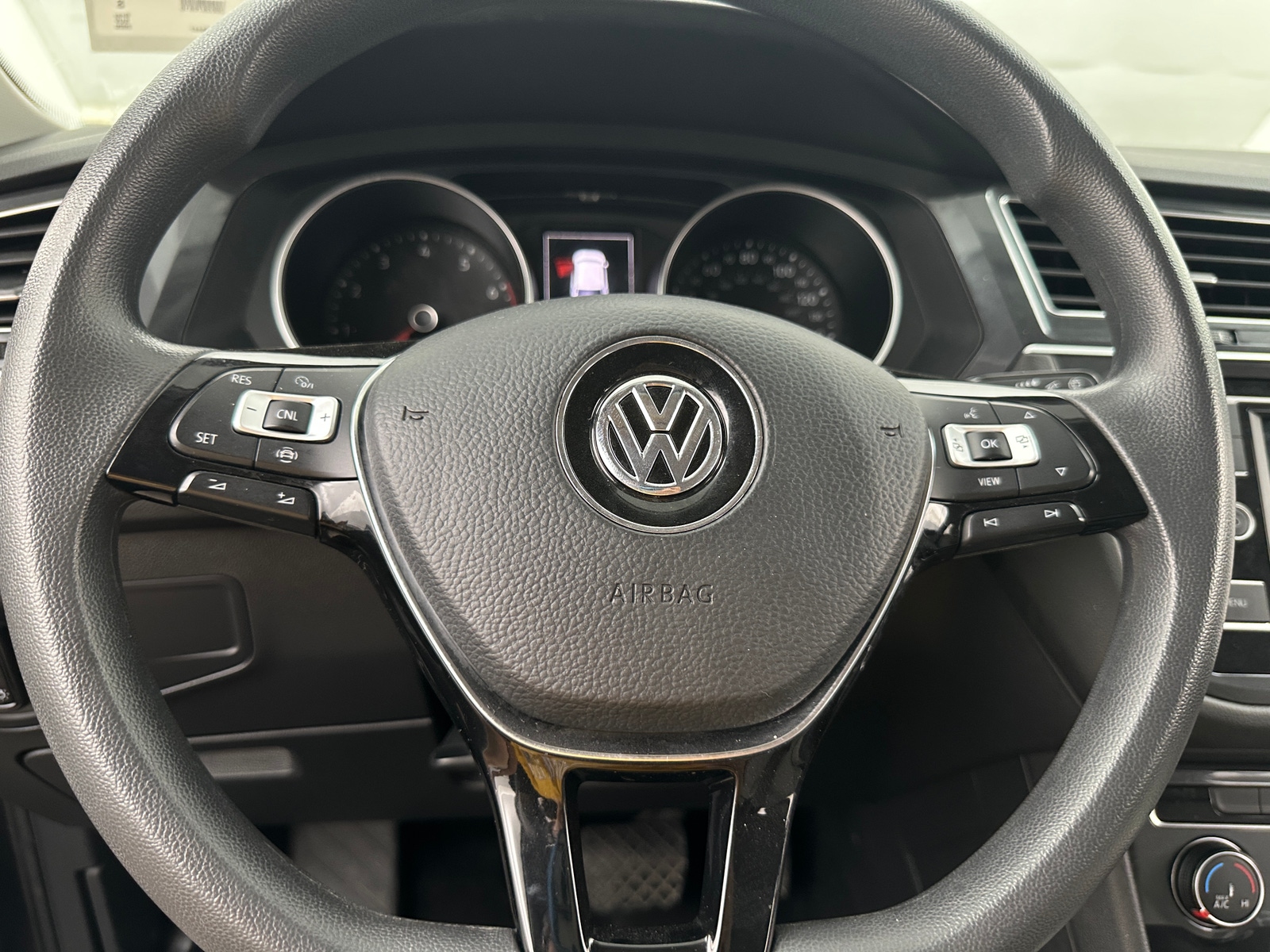 Thumbnail: 2020 Volkswagen Tiguan - 5