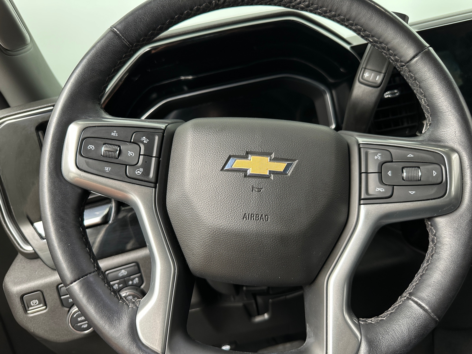 Thumbnail: 2022 Chevrolet Silverado 1500 - 5