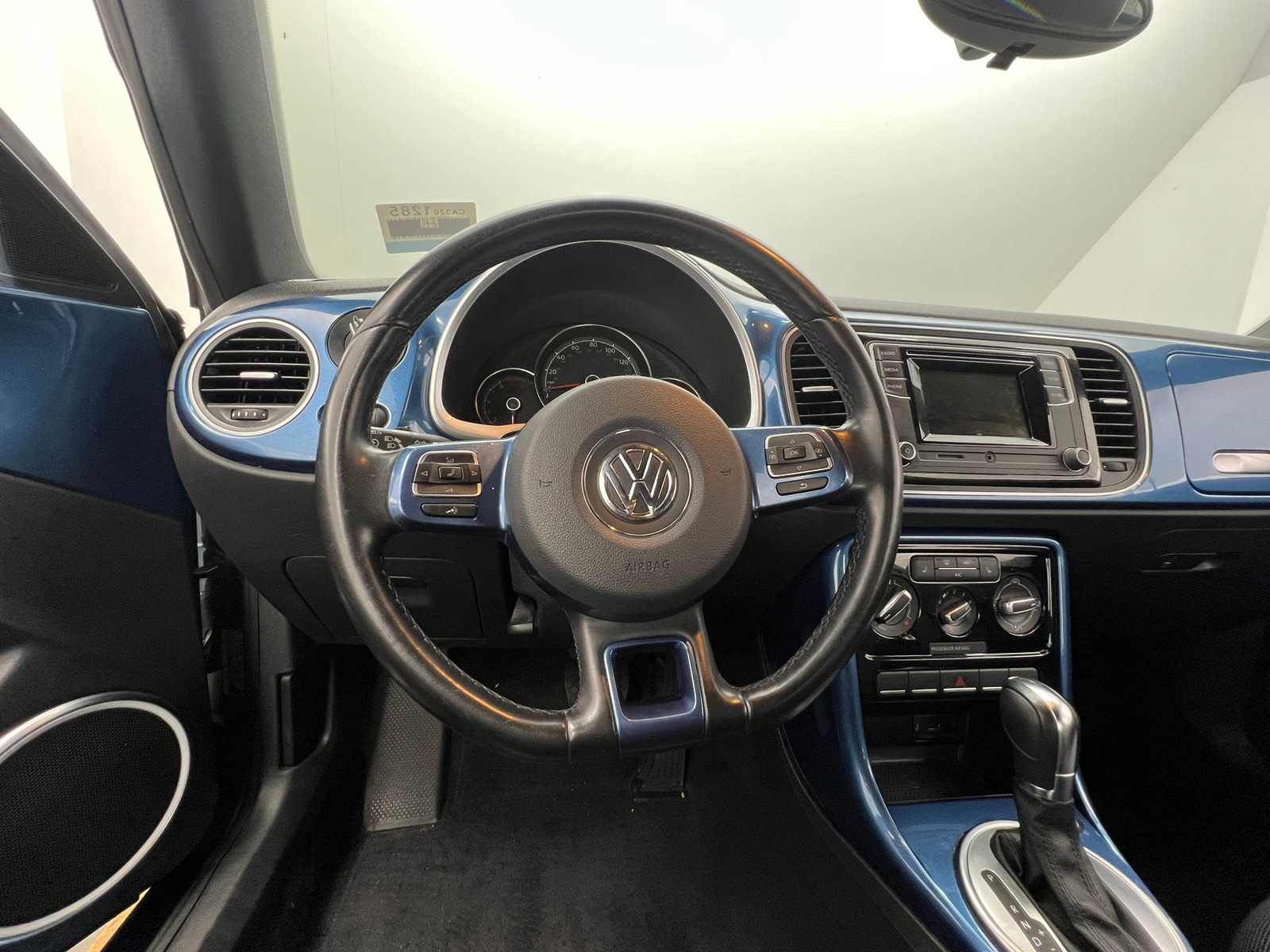 Thumbnail: 2019 Volkswagen Beetle - 4