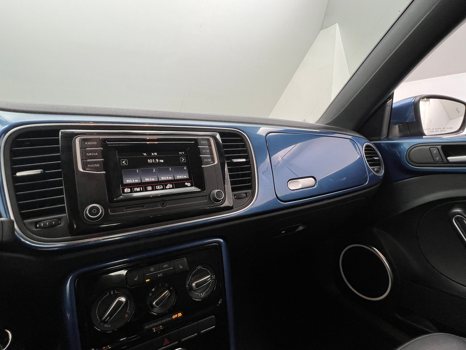 Thumbnail: 2019 Volkswagen Beetle - 3