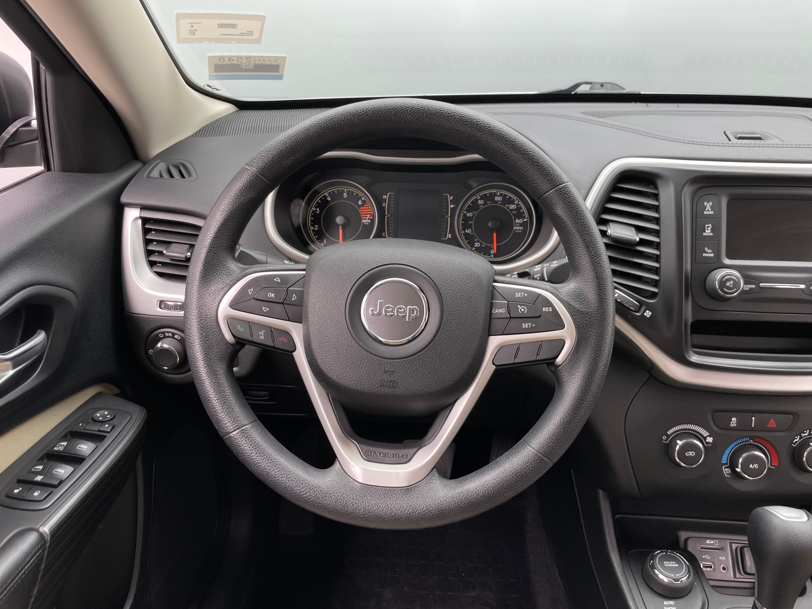 Thumbnail: 2017 Jeep Cherokee - 5