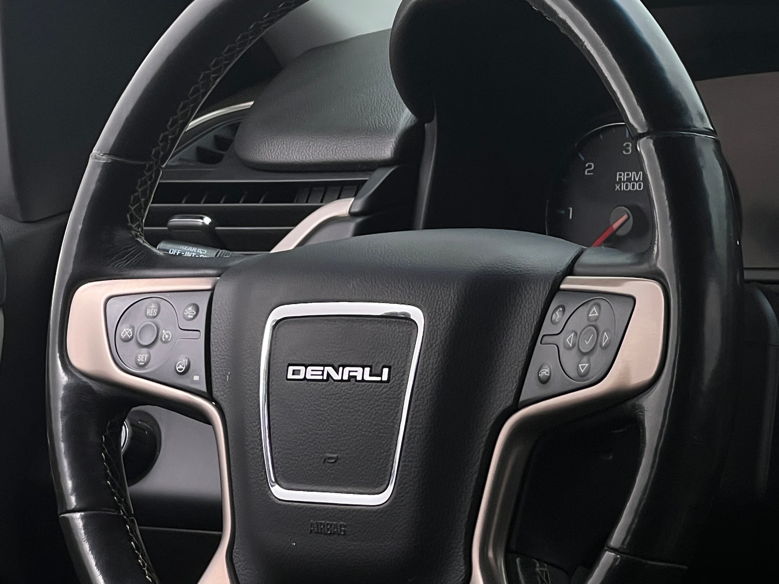 Thumbnail: 2018 GMC Yukon XL - 4