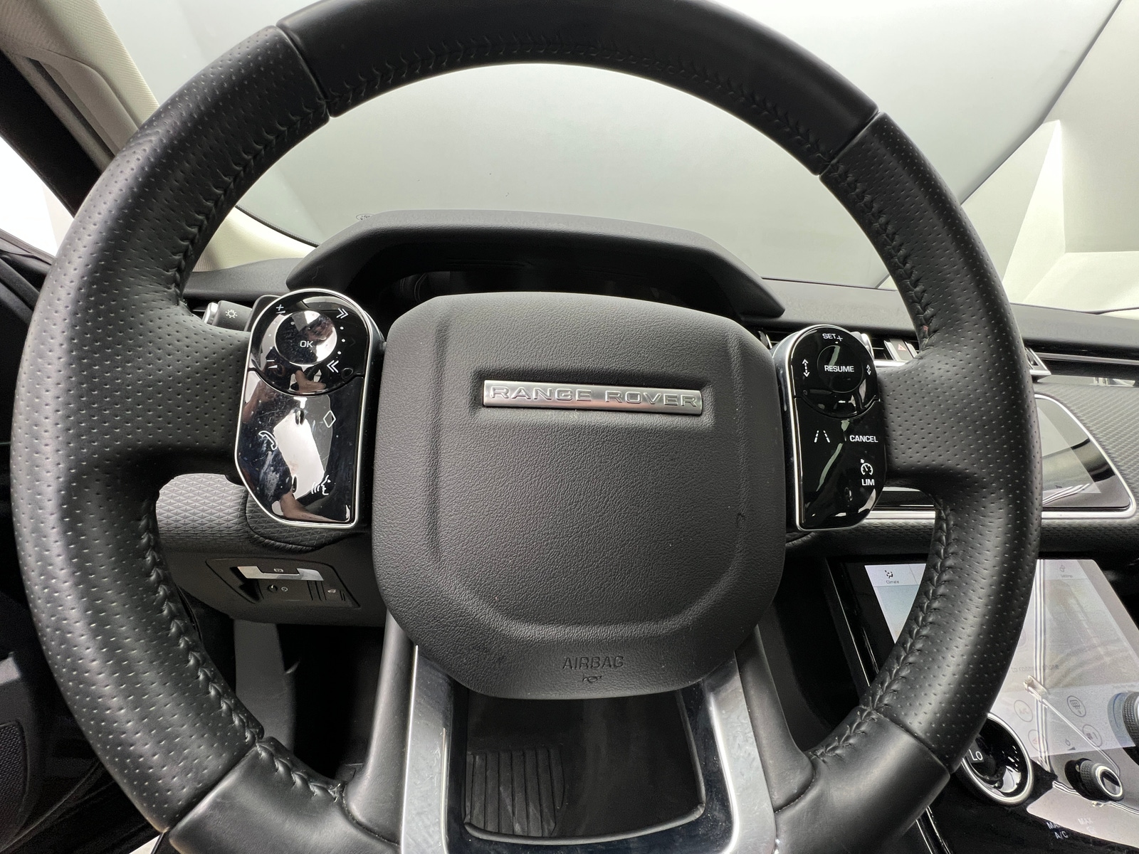 Thumbnail: 2020 Land Rover Range Rover Velar - 4