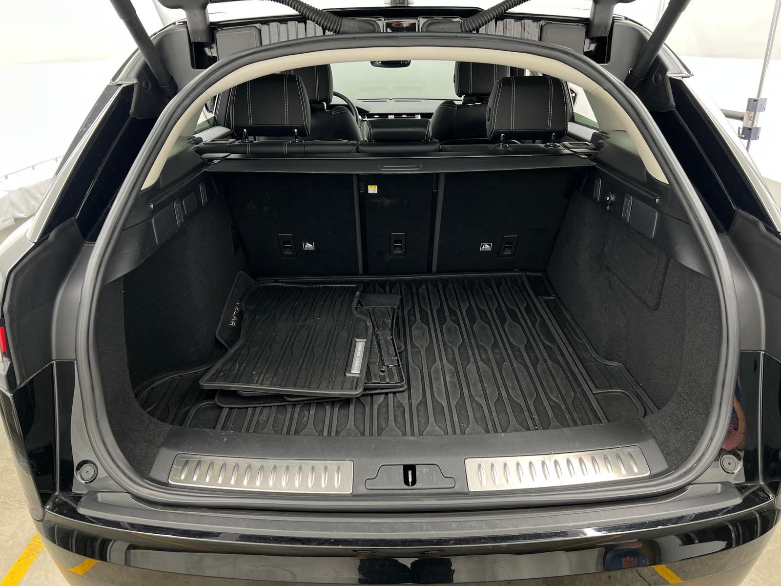 Thumbnail: 2020 Land Rover Range Rover Velar - 6