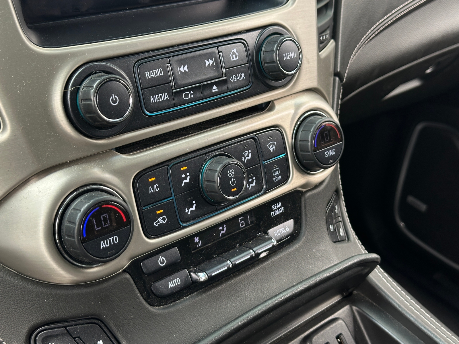 Thumbnail: 2019 GMC Yukon XL - 3