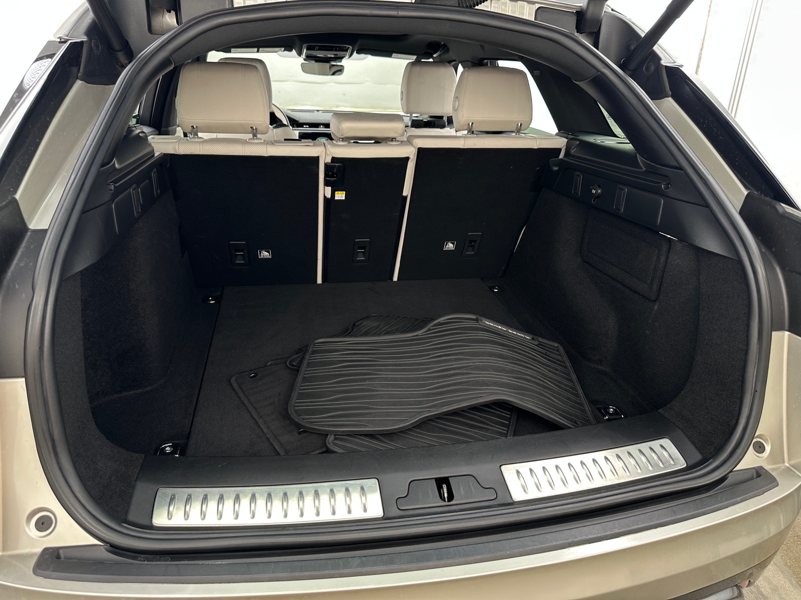 Thumbnail: 2019 Land Rover Range Rover Velar - 6