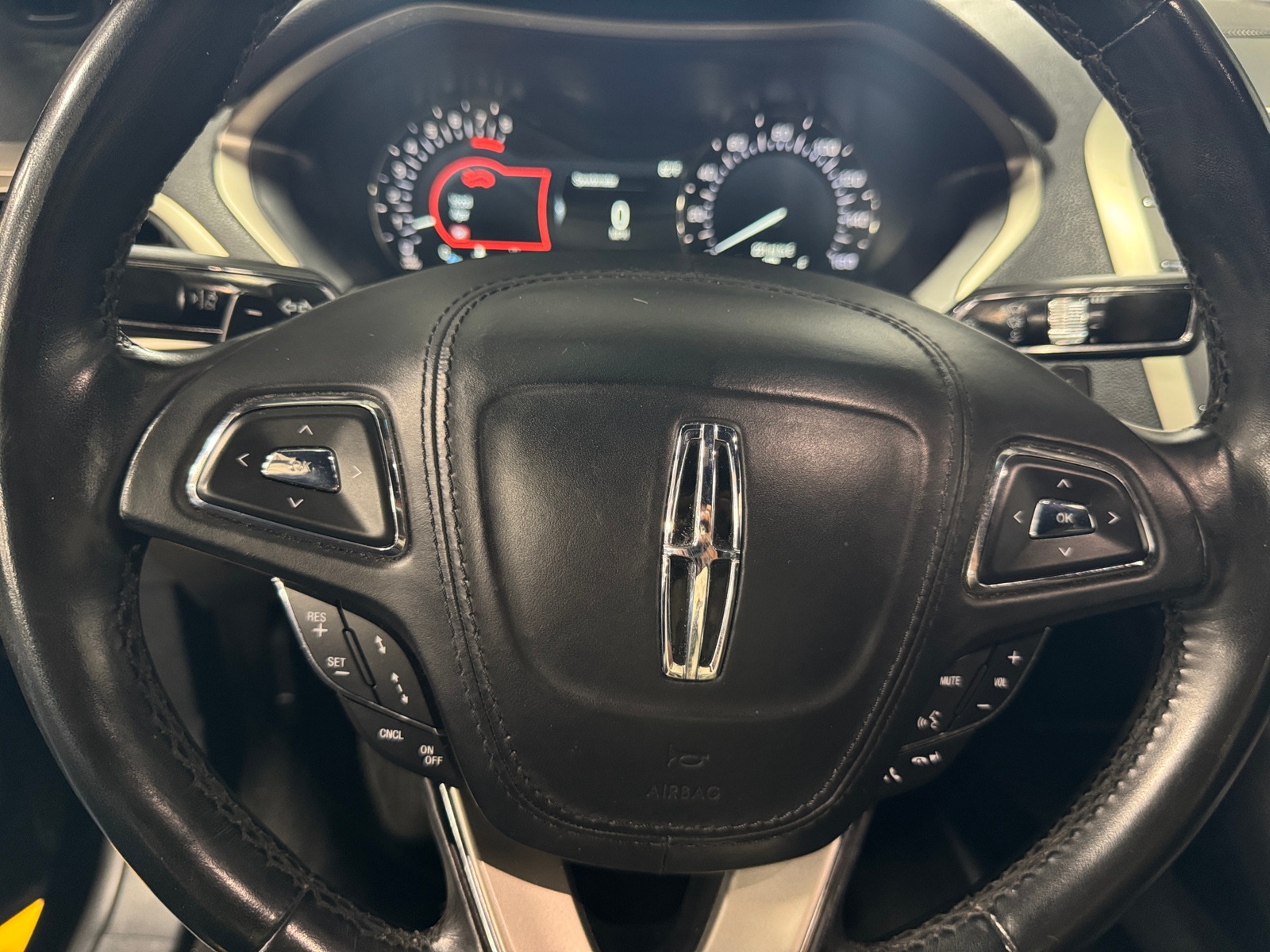 Thumbnail: 2020 Lincoln MKZ - 4