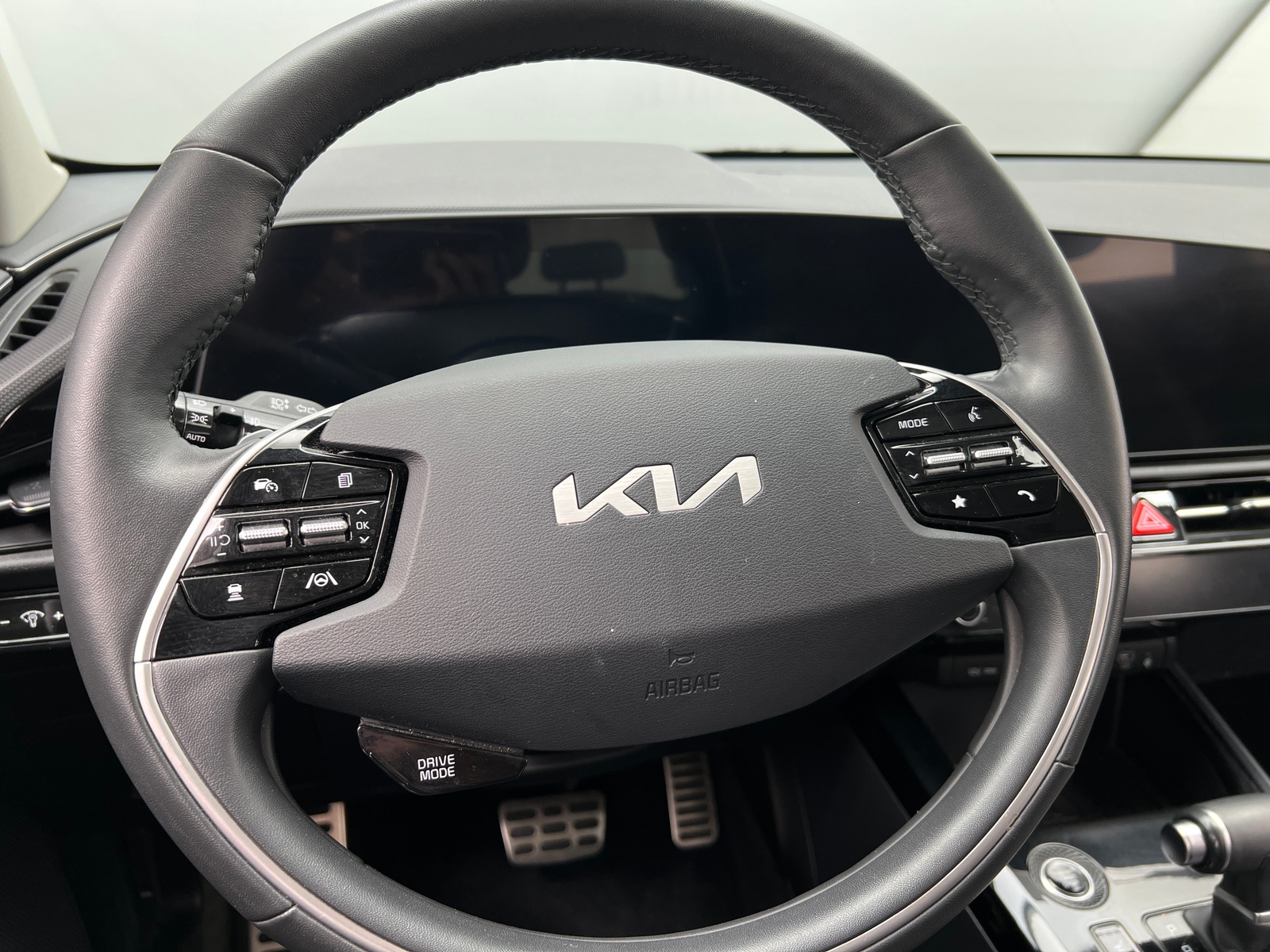 Thumbnail: 2023 Kia Niro - 4
